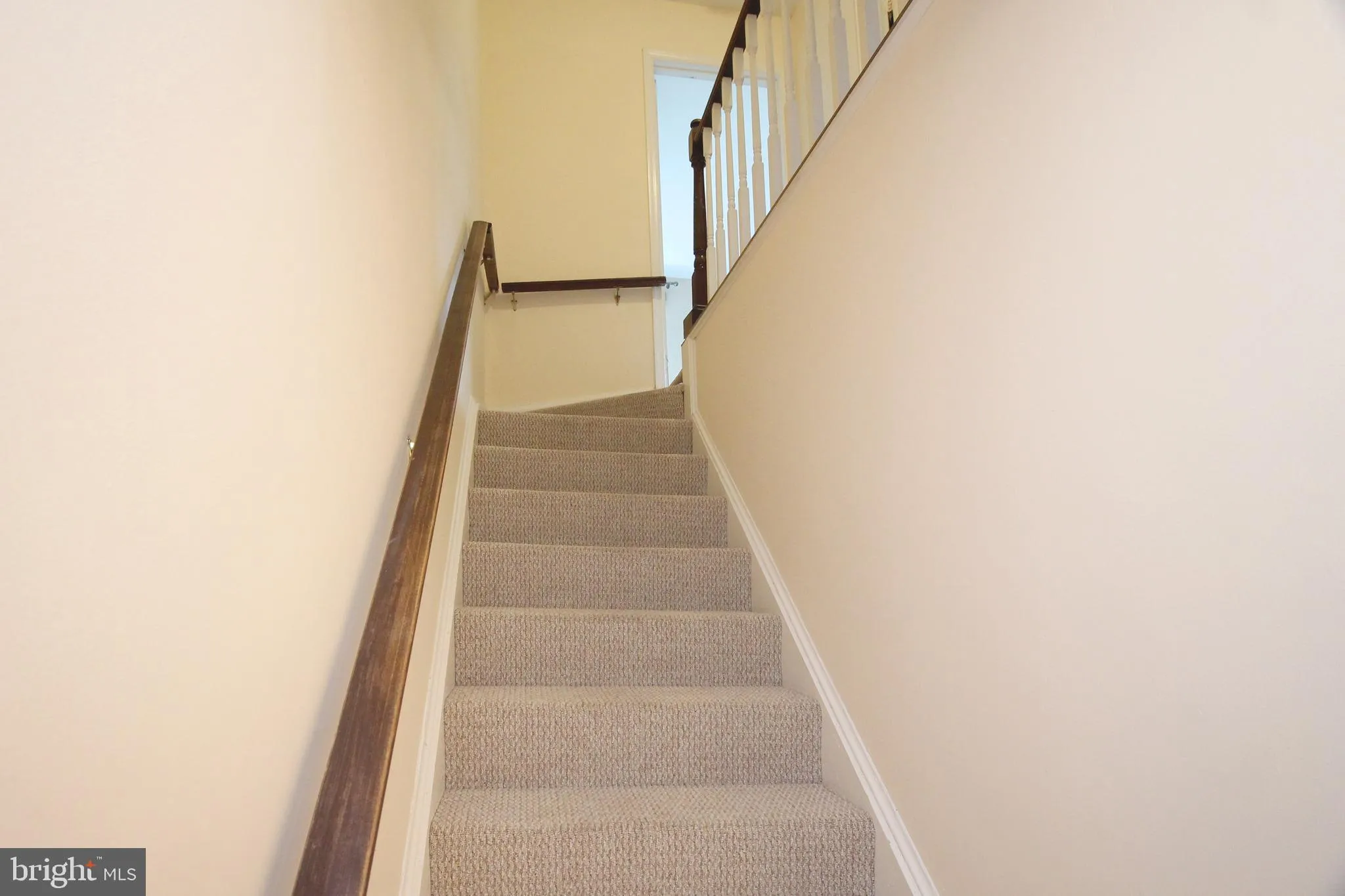 Oakton, Virginia 22124, United States, 4 Bedrooms Bedrooms, ,4 BathroomsBathrooms,Residential,Active,9043