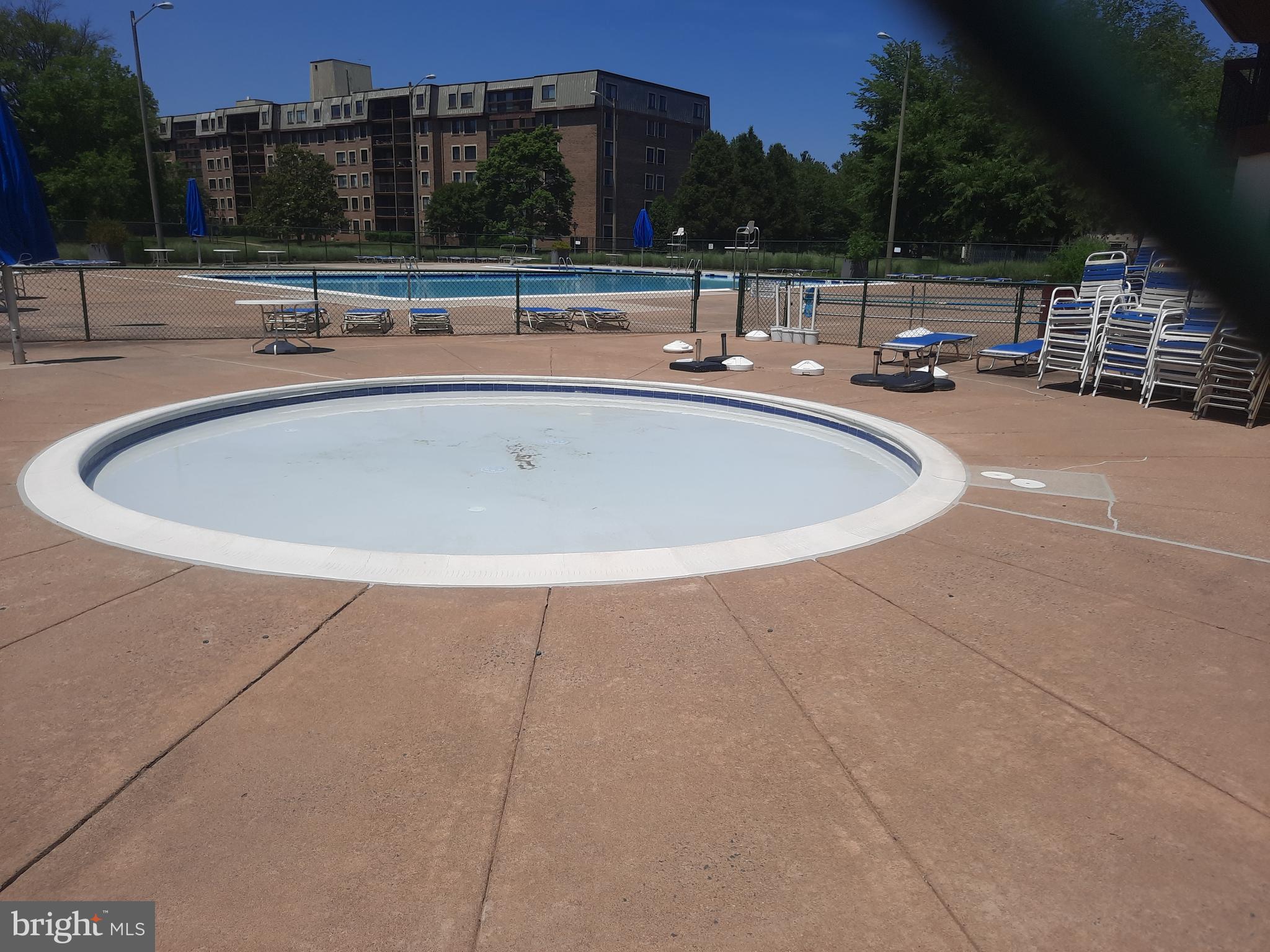 OAKTON VILLAGE - Residential Lease