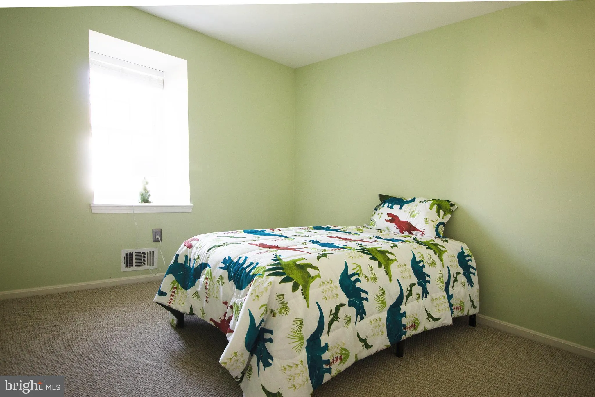 Oakton, Virginia 22124, United States, 4 Bedrooms Bedrooms, ,4 BathroomsBathrooms,Residential,Active,9043