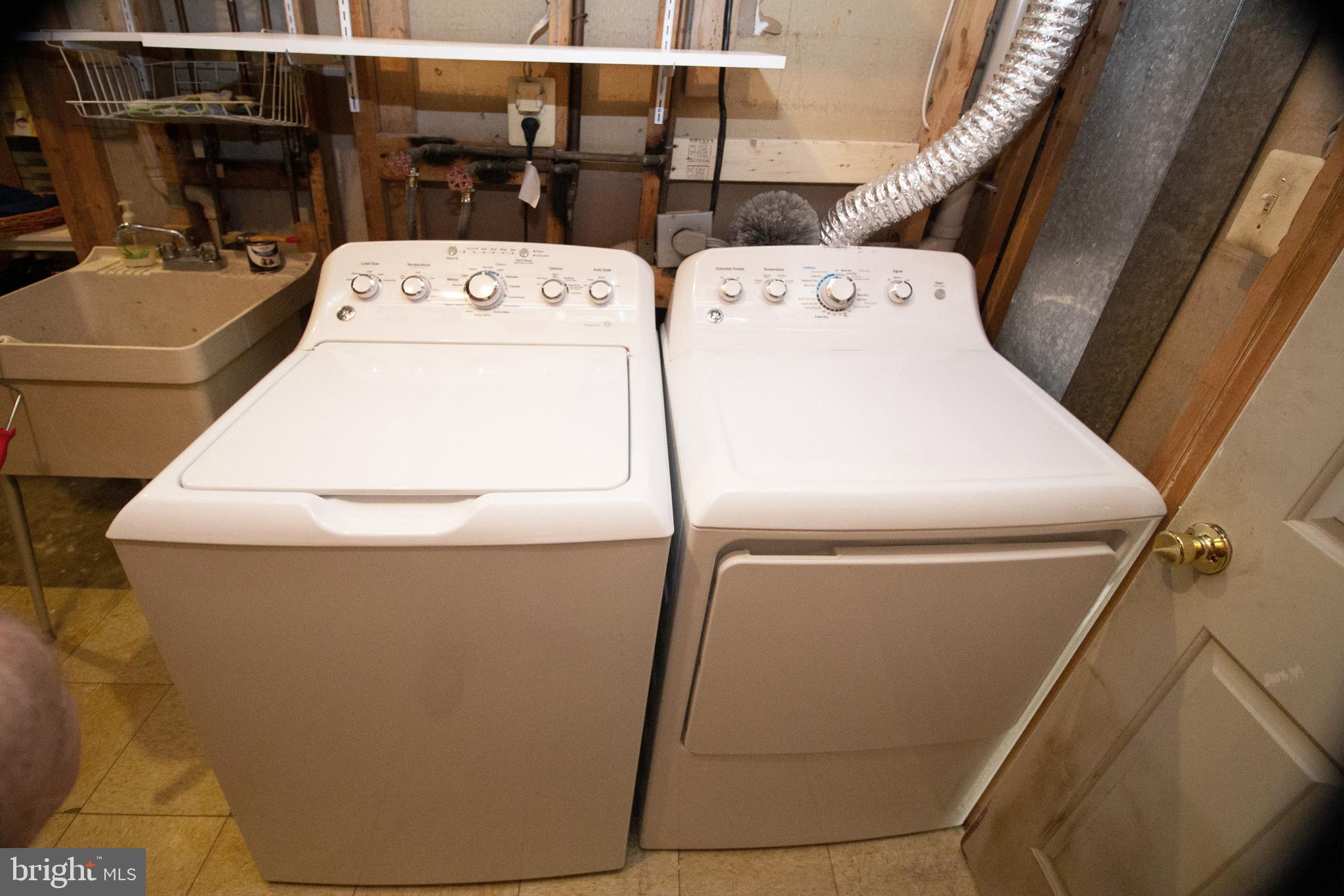 OAKTON VILLAGE - Residential Lease