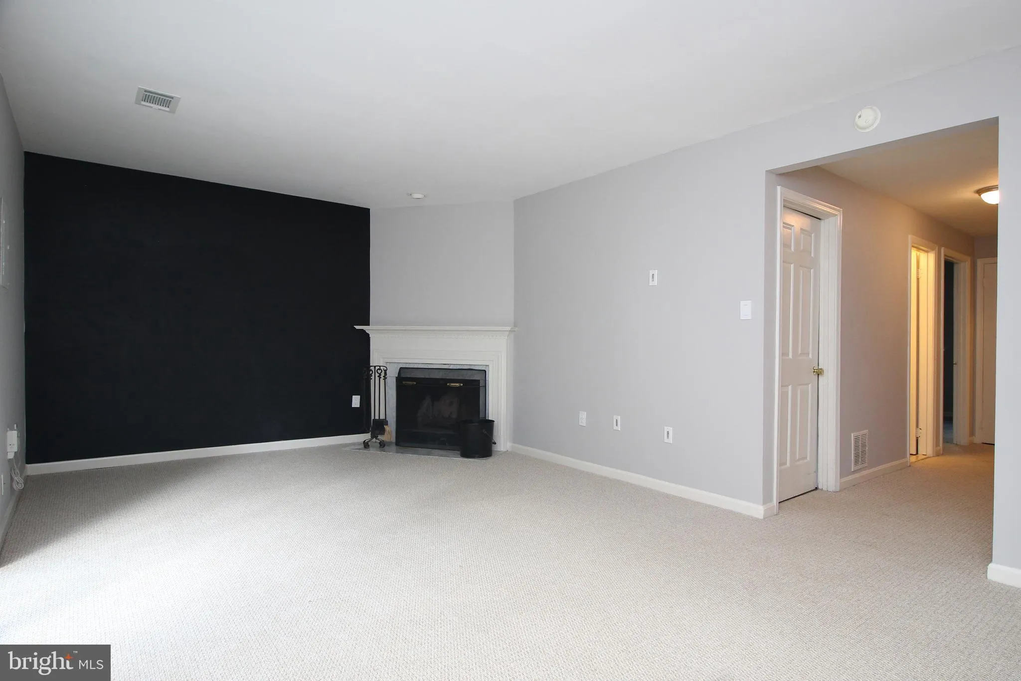 Oakton, Virginia 22124, United States, 4 Bedrooms Bedrooms, ,4 BathroomsBathrooms,Residential,Active,9043