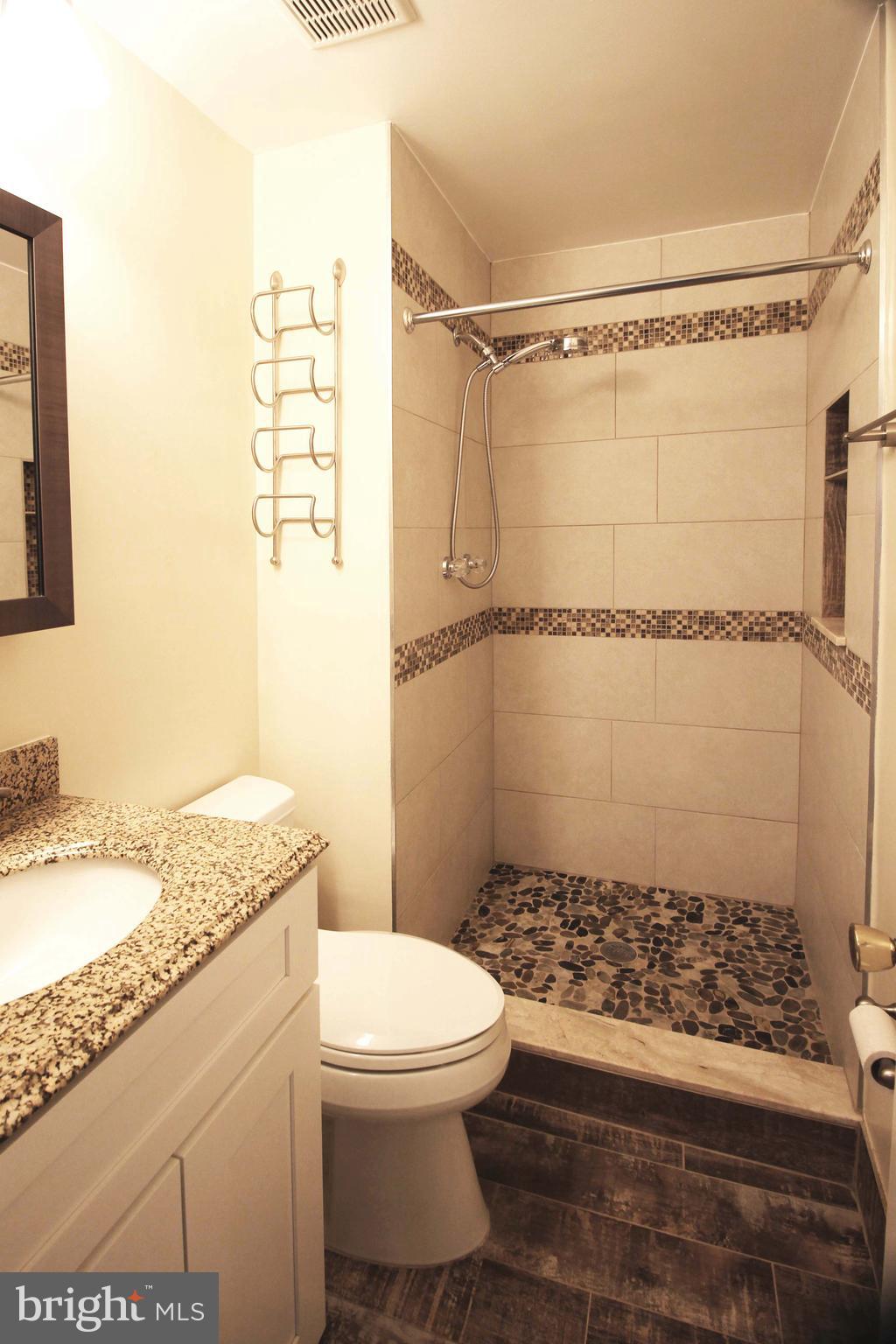 OAKTON VILLAGE - Residential Lease