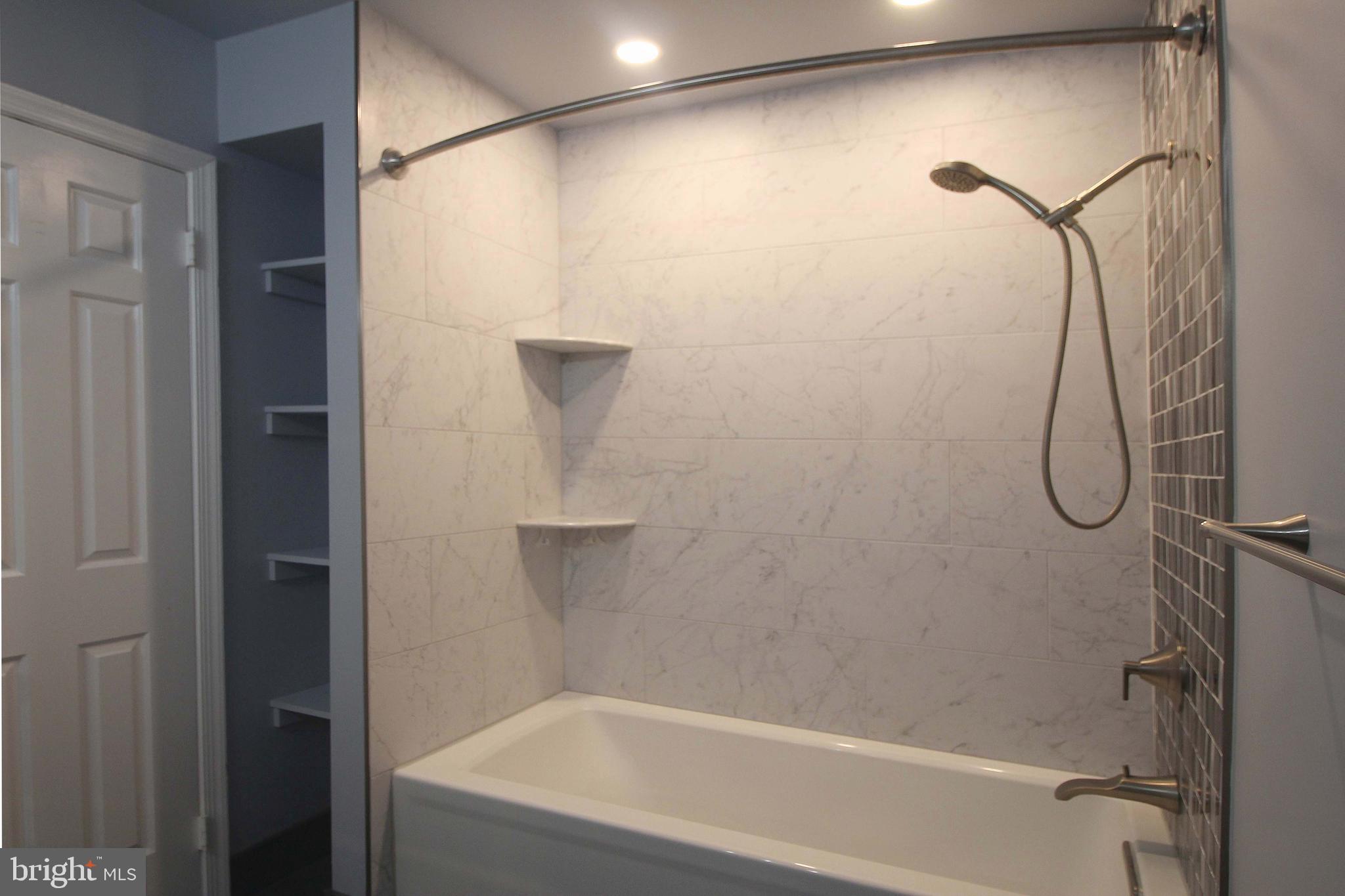 OAKTON VILLAGE - Residential Lease