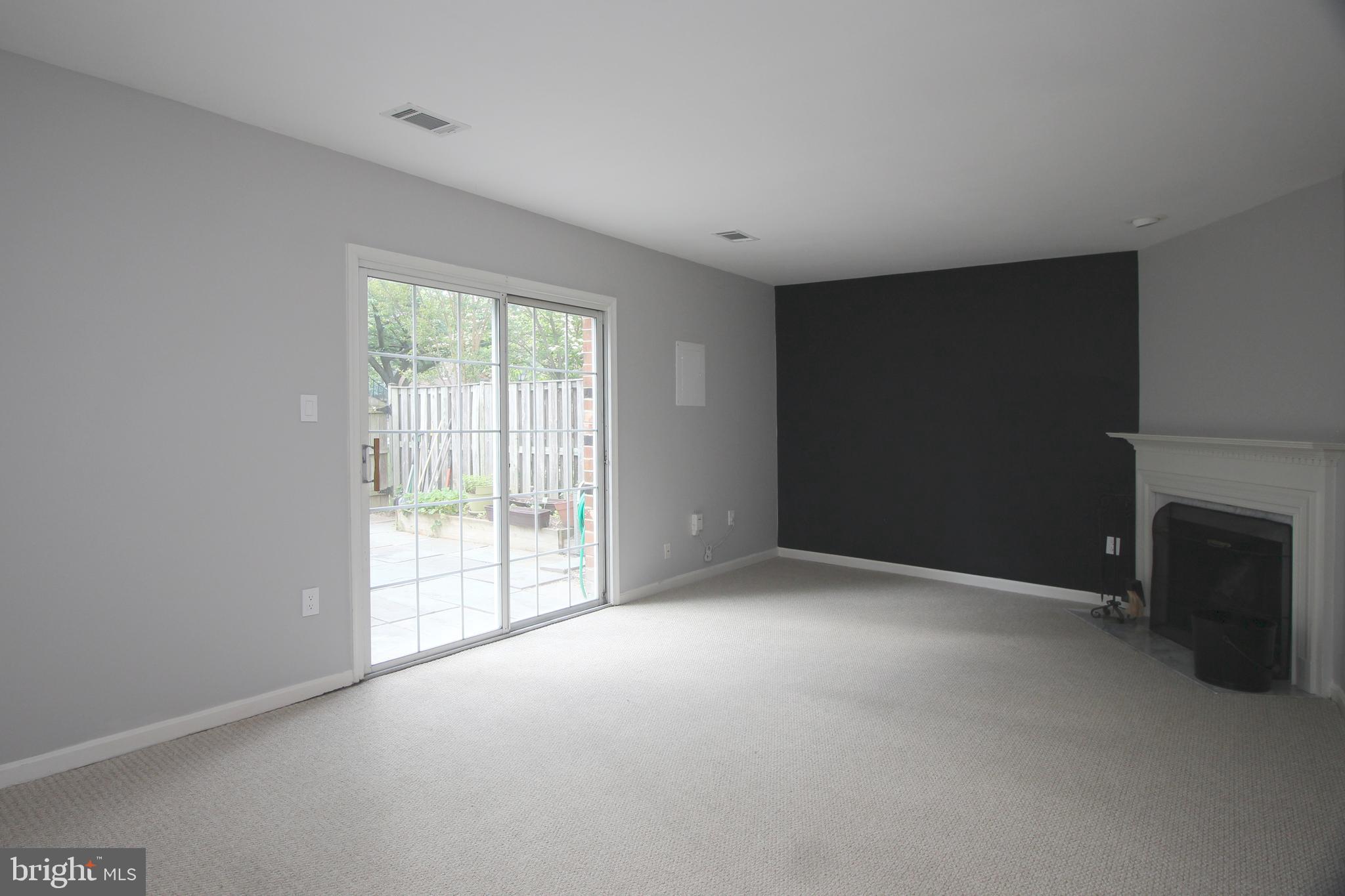 OAKTON VILLAGE - Residential Lease