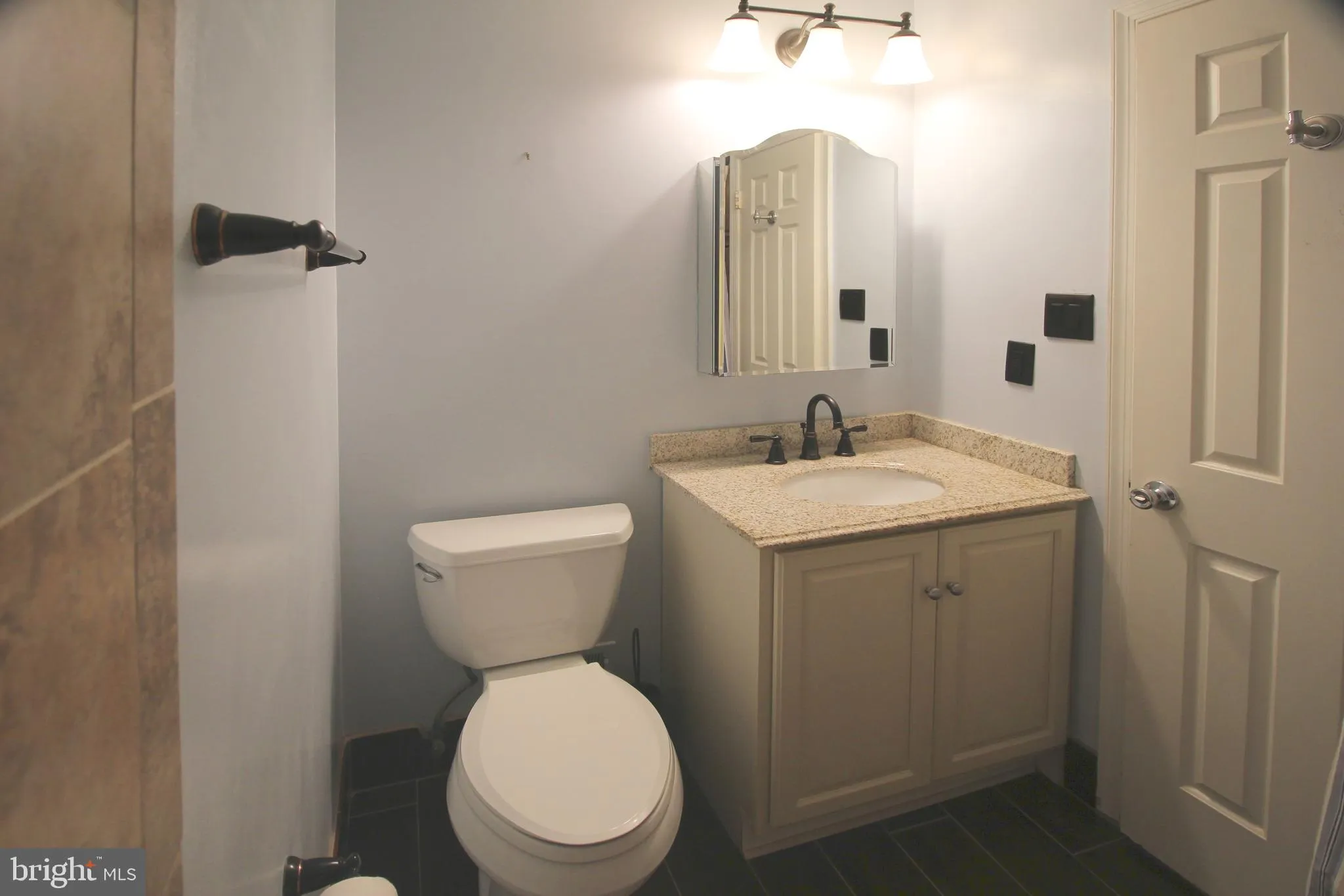 Oakton, Virginia 22124, United States, 4 Bedrooms Bedrooms, ,4 BathroomsBathrooms,Residential,Active,9043