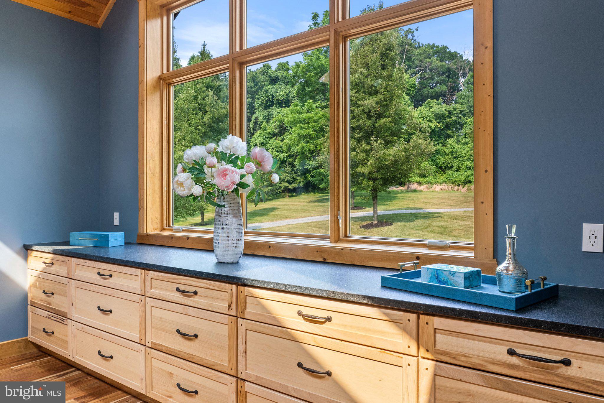 BETWEEN HILLS - Residential