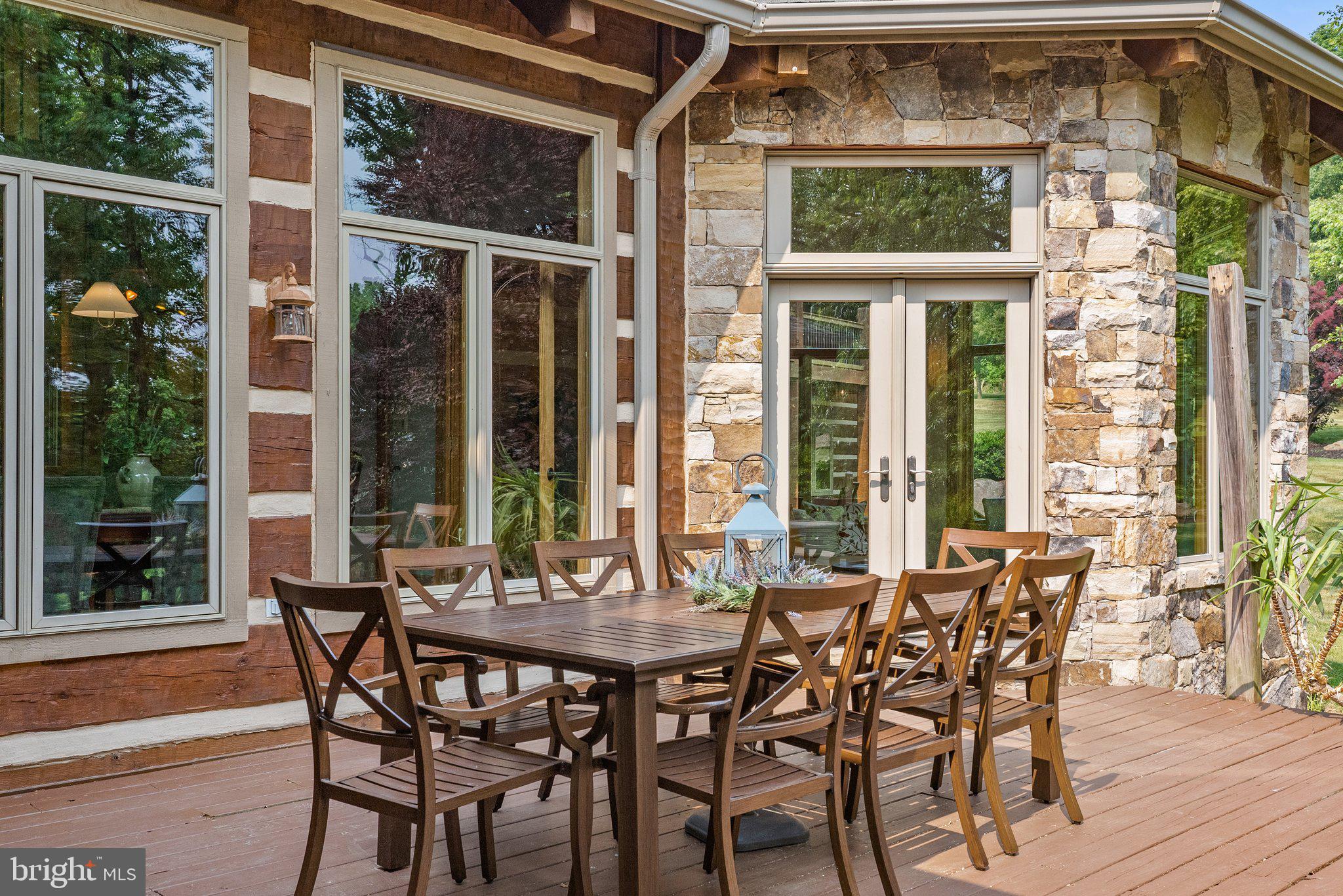 BETWEEN HILLS - Residential