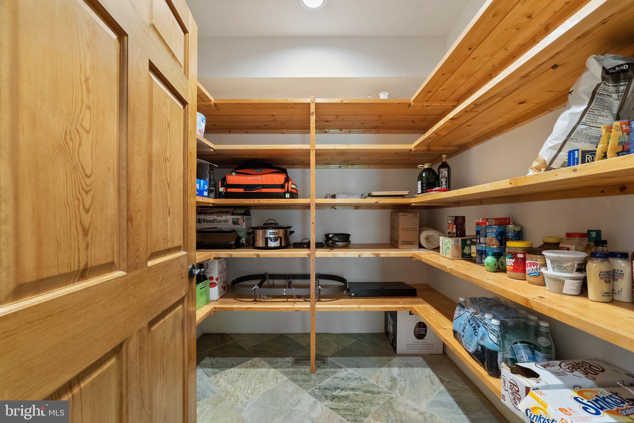 BETWEEN HILLS - Residential