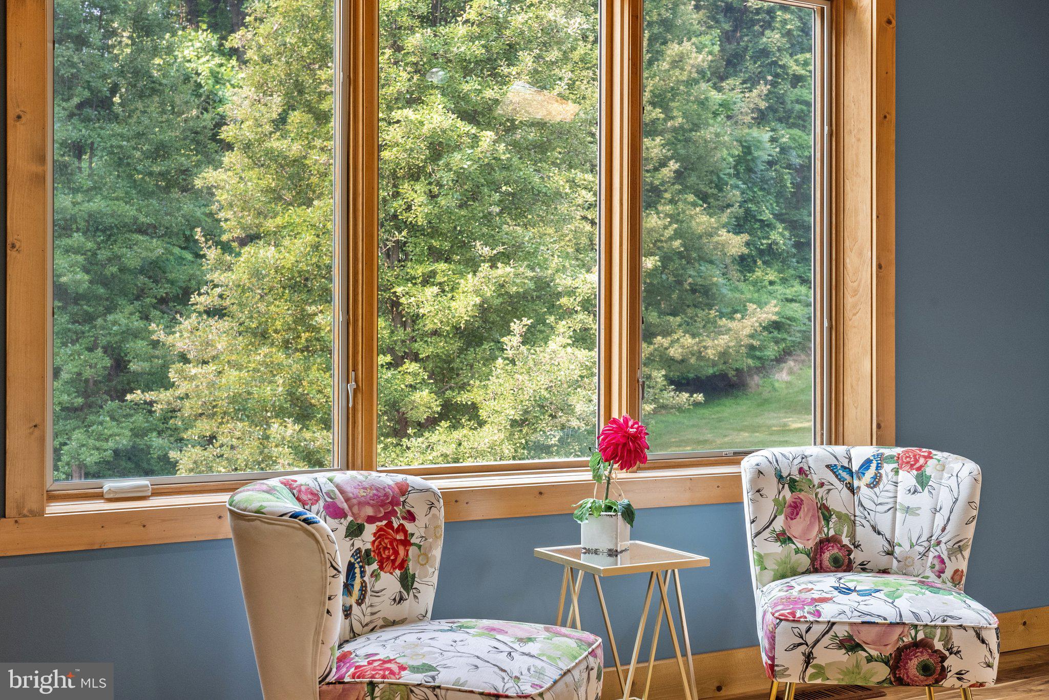 BETWEEN HILLS - Residential