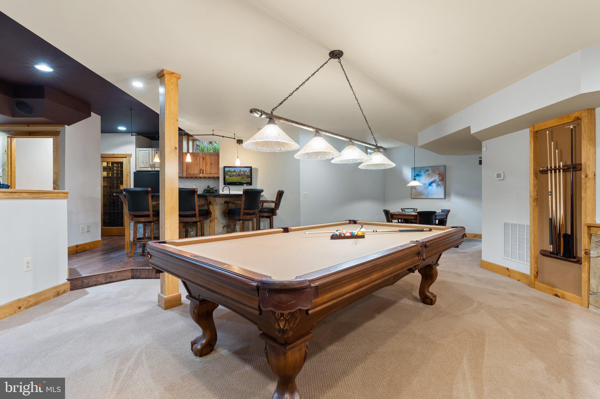 BETWEEN HILLS - Residential