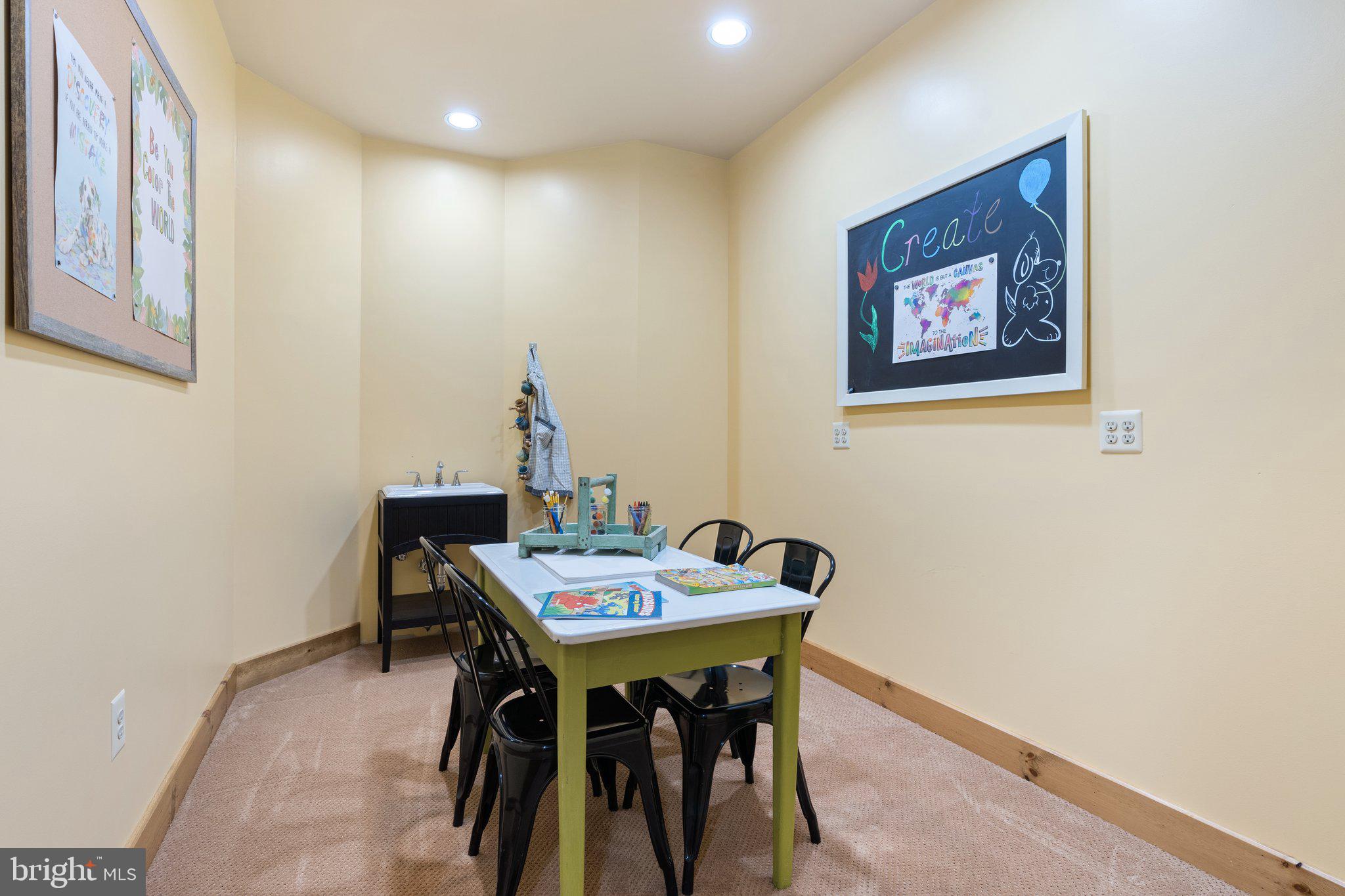 BETWEEN HILLS - Residential