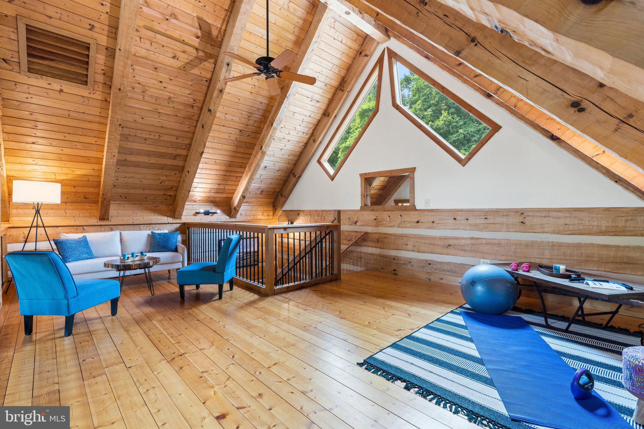 BETWEEN HILLS - Residential