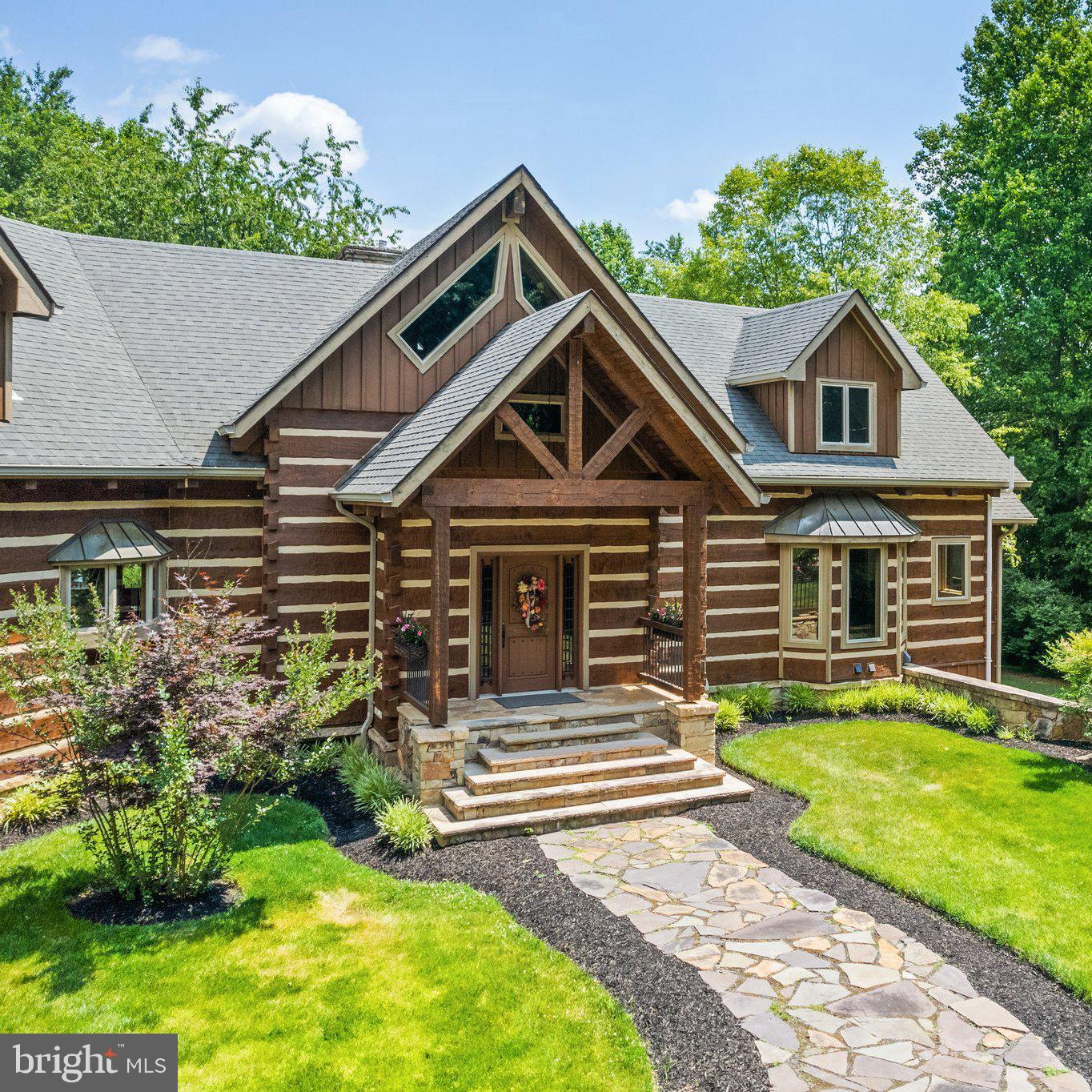 BETWEEN HILLS - Residential