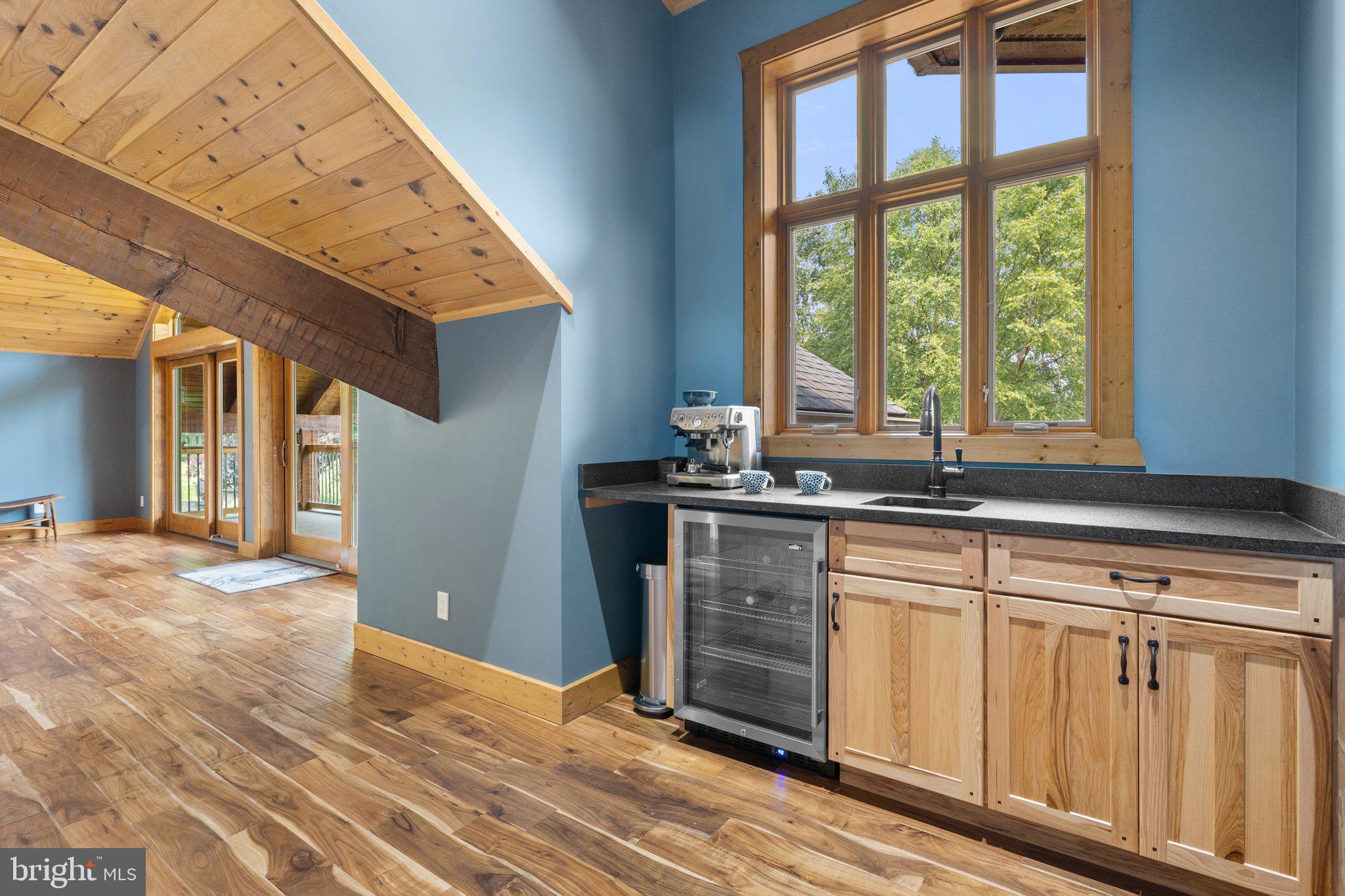 BETWEEN HILLS - Residential