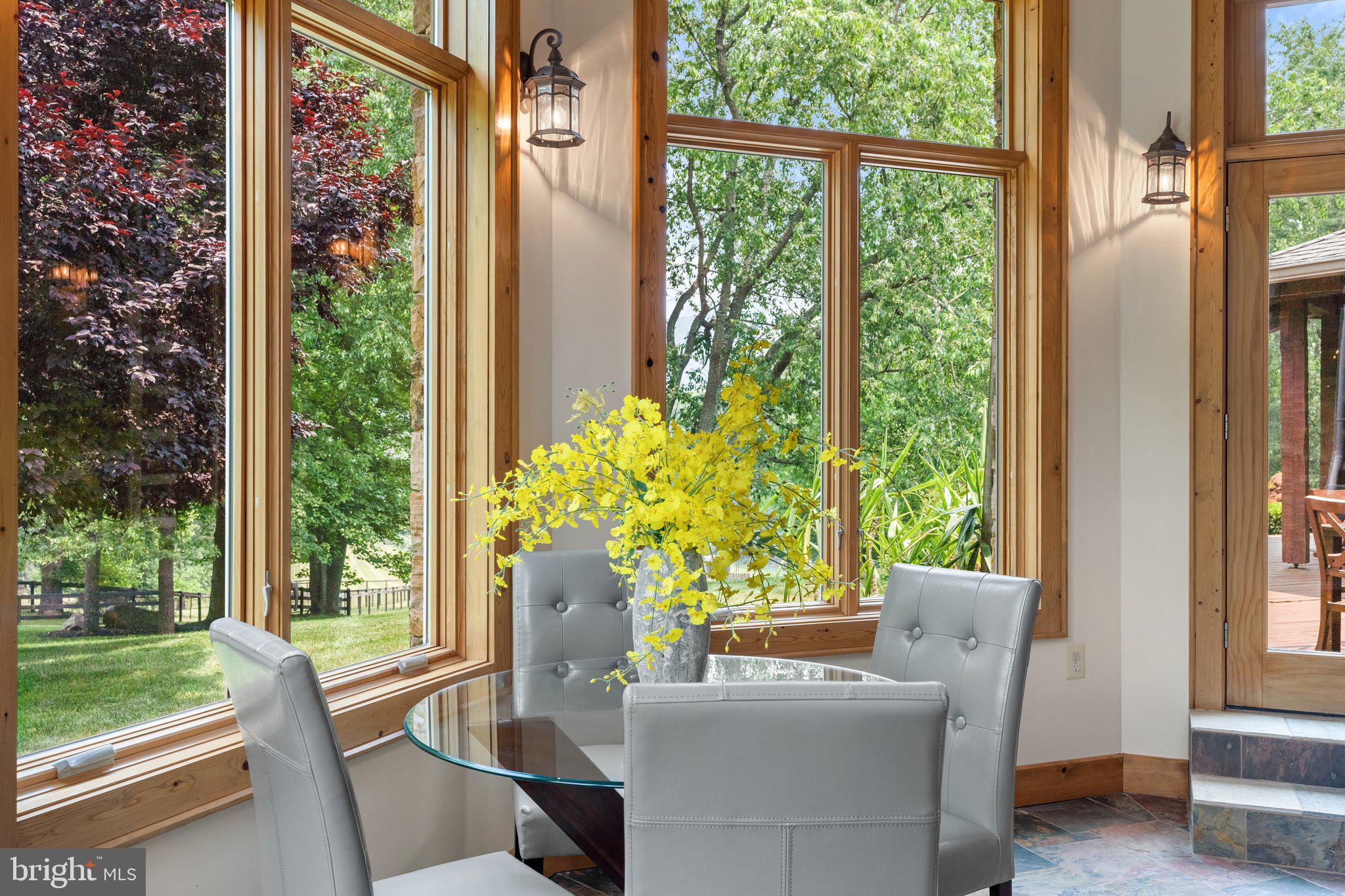 BETWEEN HILLS - Residential