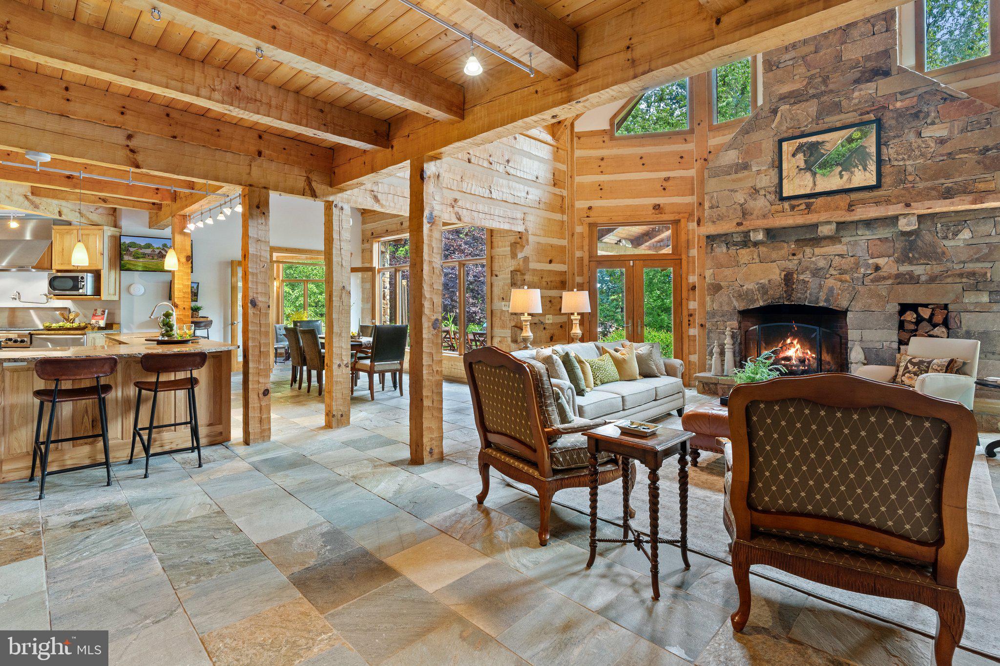 BETWEEN HILLS - Residential