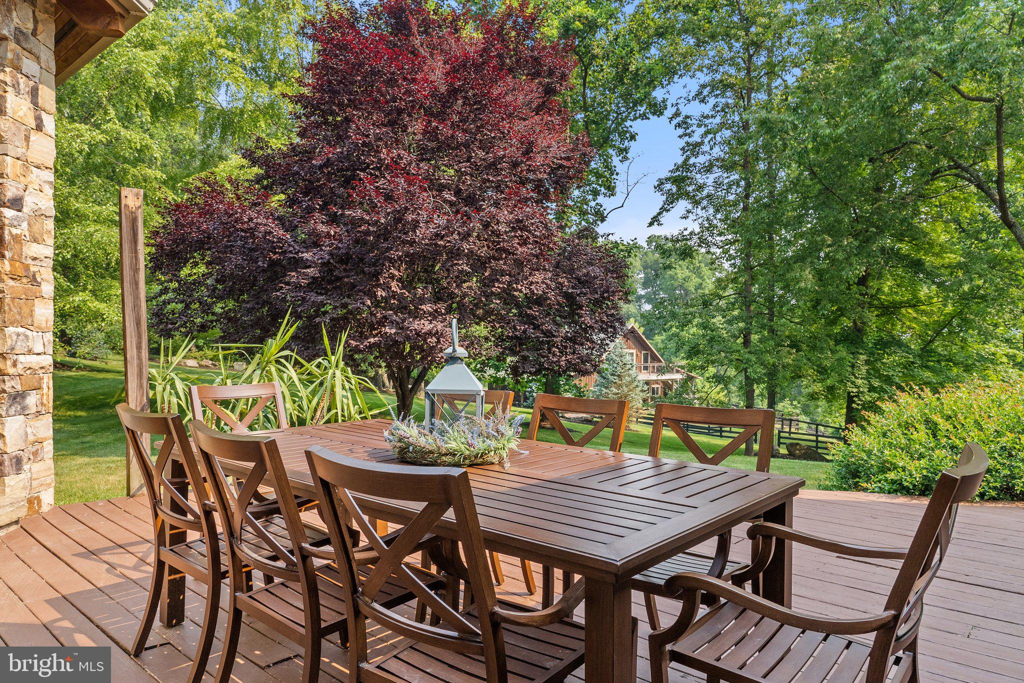 BETWEEN HILLS - Residential