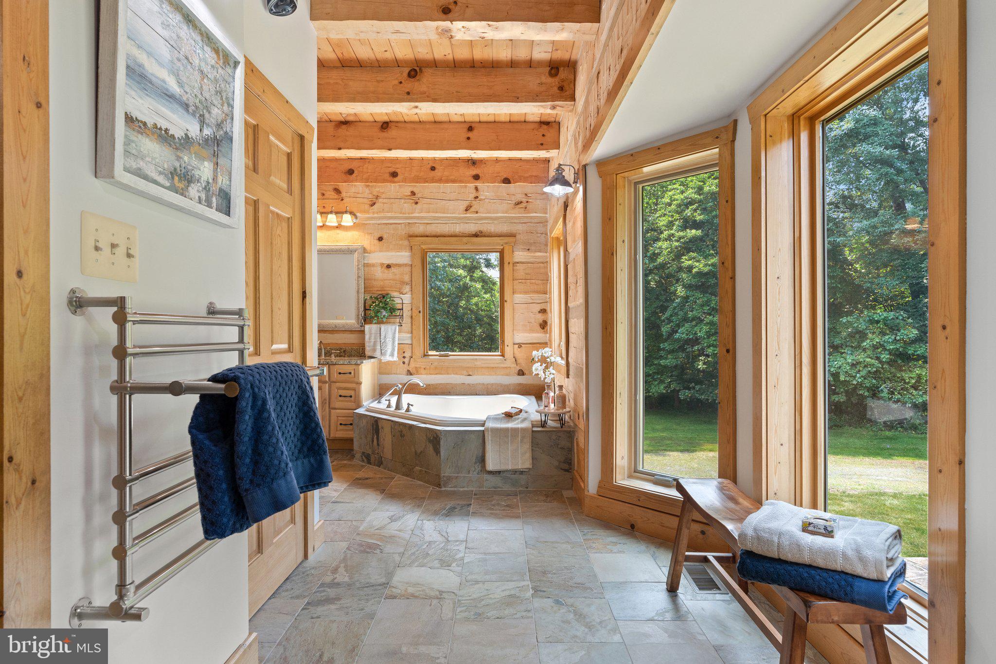 BETWEEN HILLS - Residential