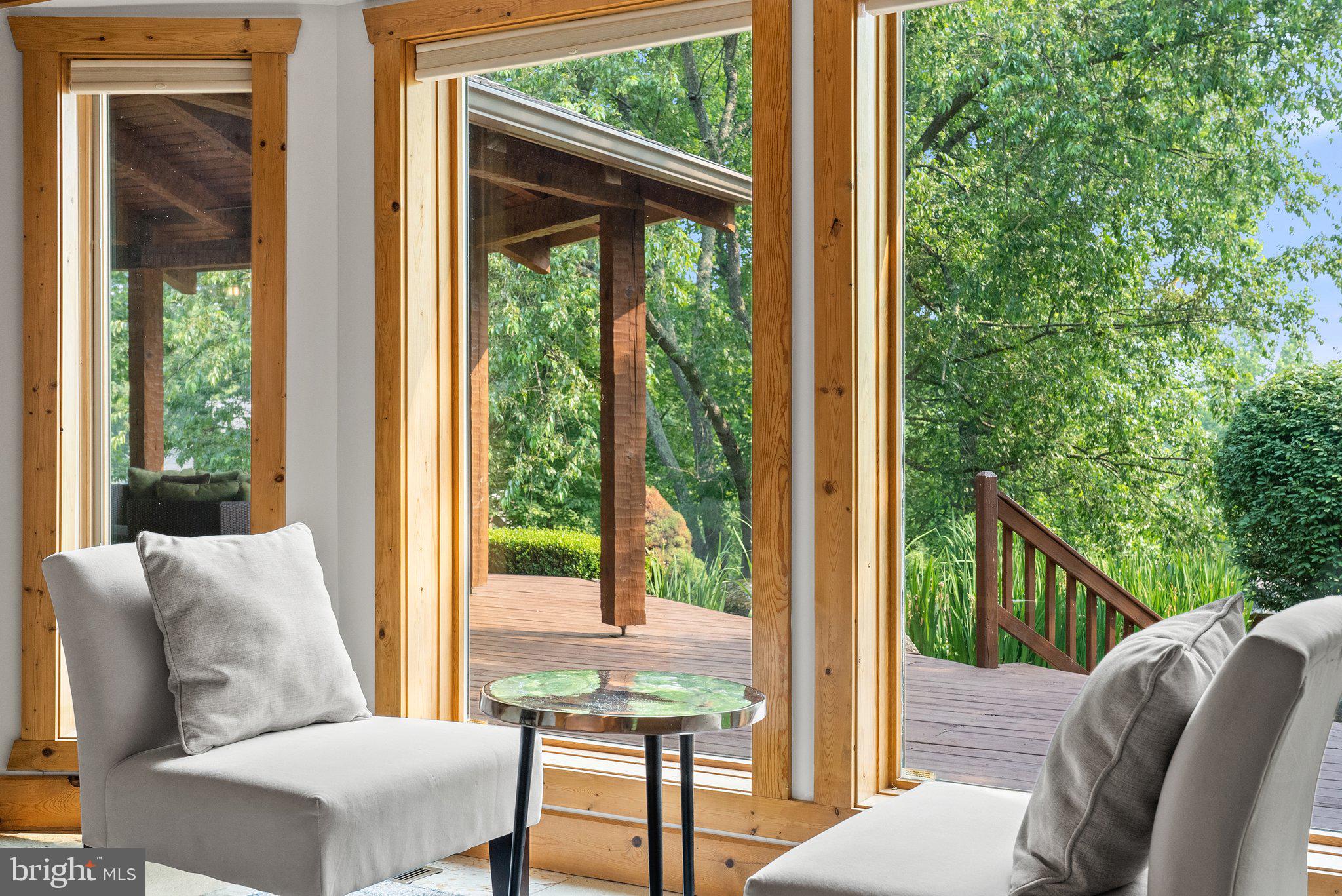 BETWEEN HILLS - Residential