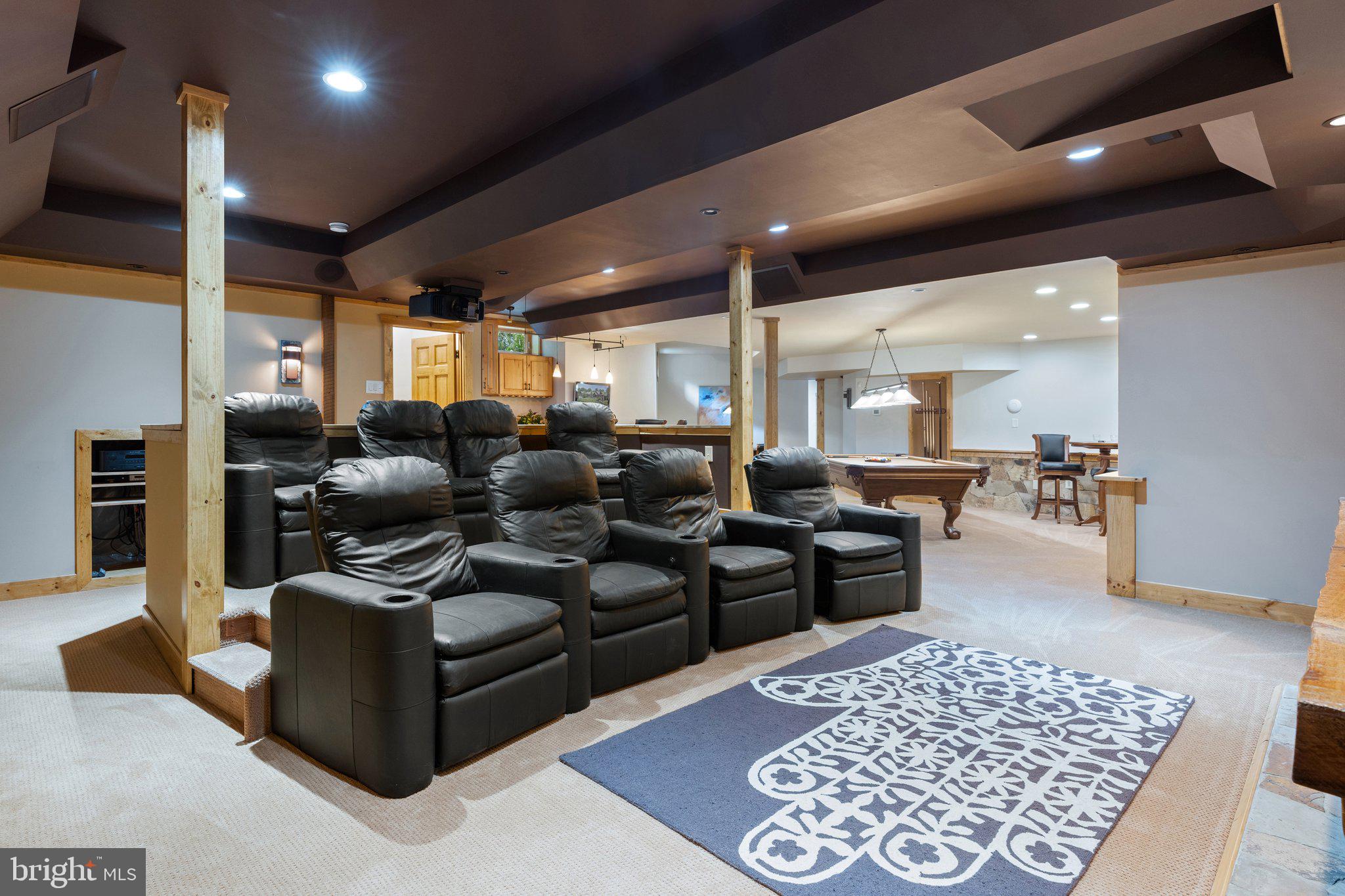 BETWEEN HILLS - Residential