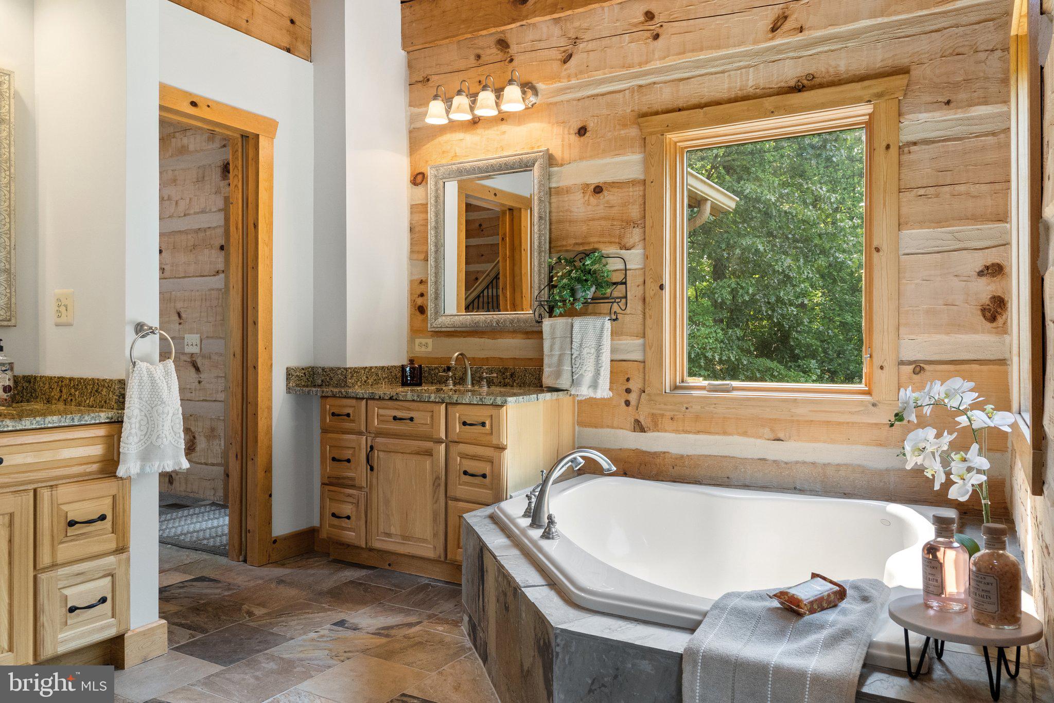 BETWEEN HILLS - Residential