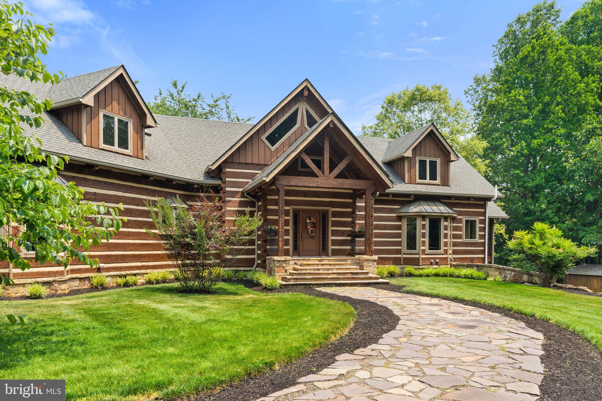 BETWEEN HILLS - Residential