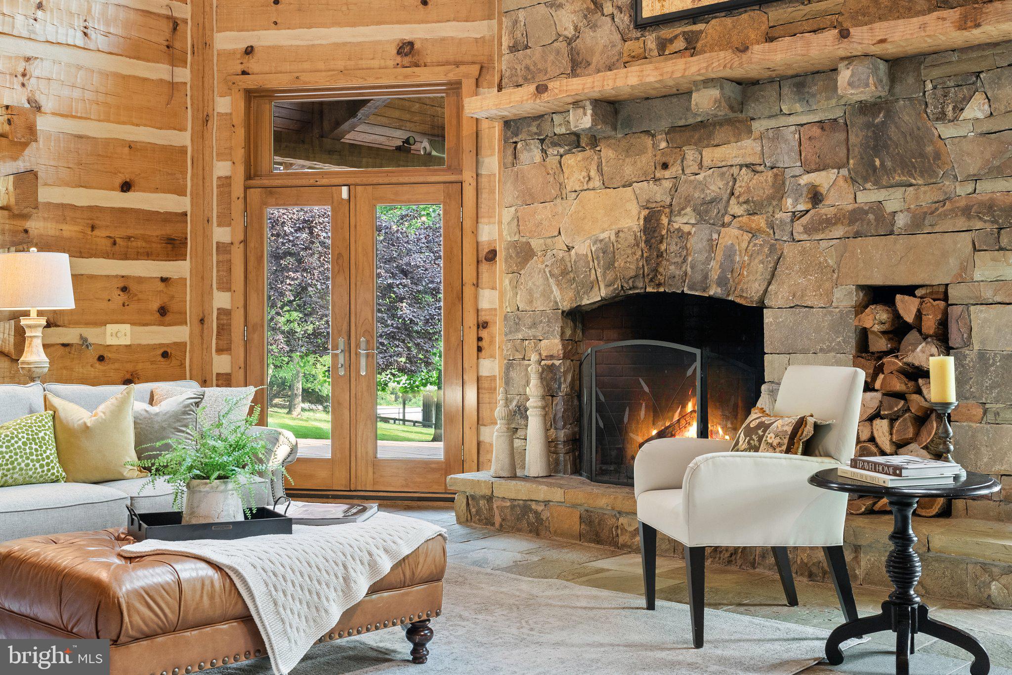 BETWEEN HILLS - Residential