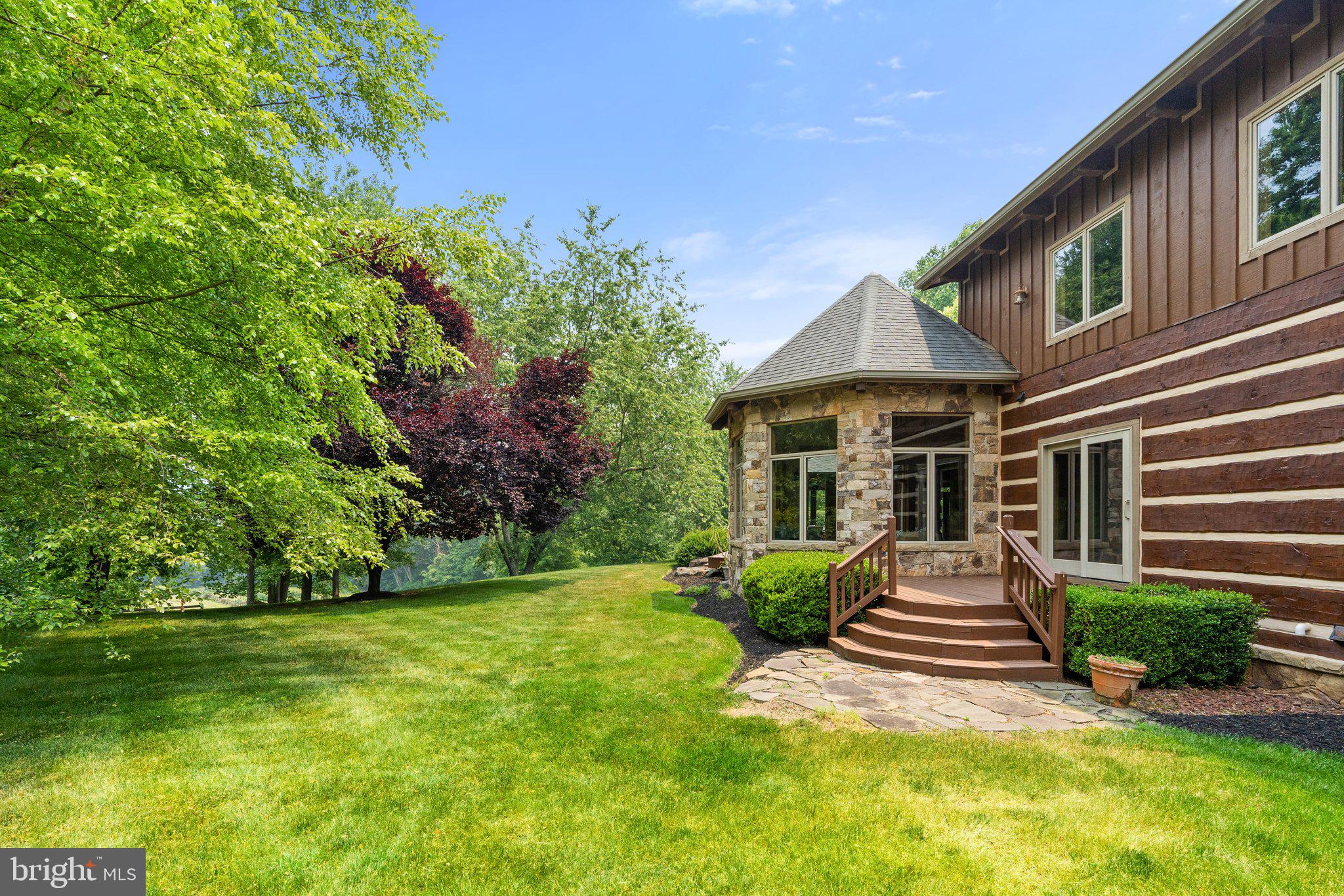 BETWEEN HILLS - Residential