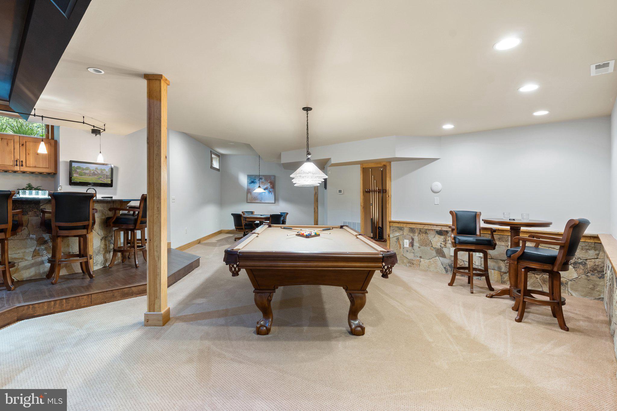 BETWEEN HILLS - Residential