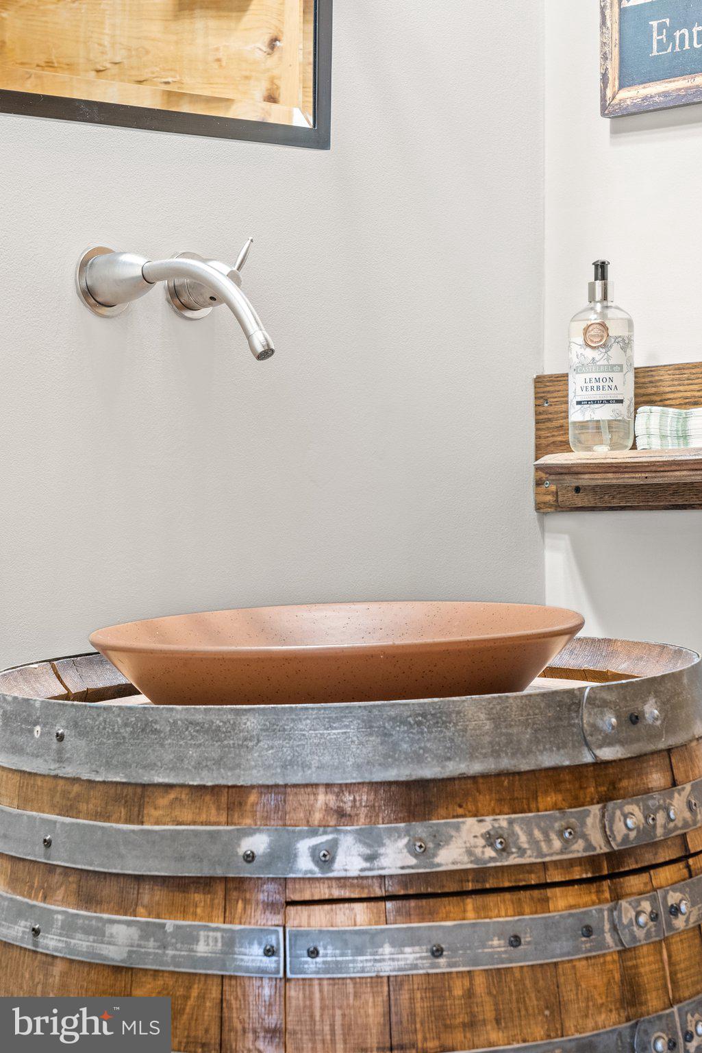 BETWEEN HILLS - Residential