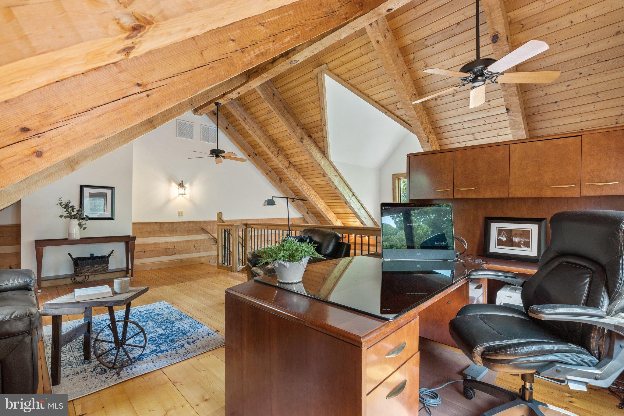 BETWEEN HILLS - Residential