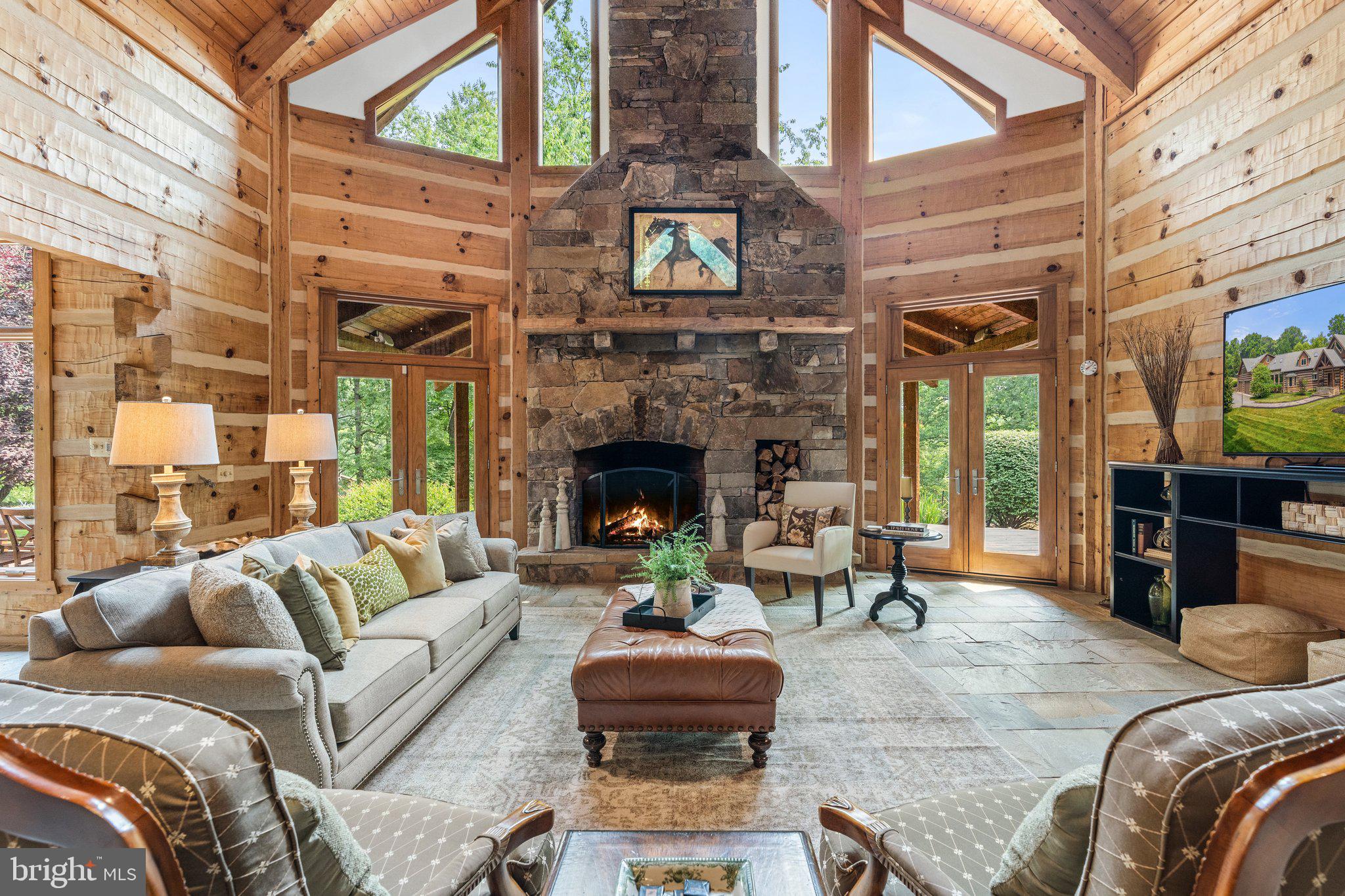 BETWEEN HILLS - Residential