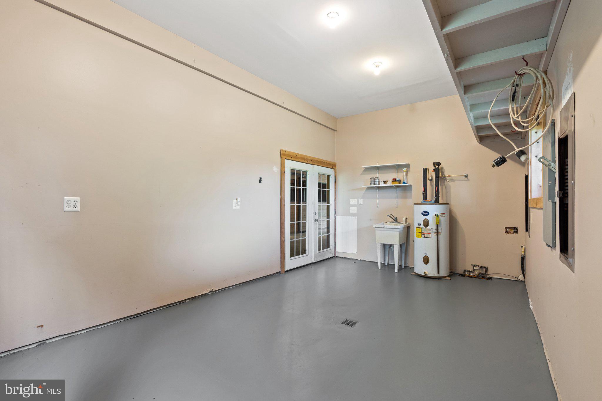 BETWEEN HILLS - Residential