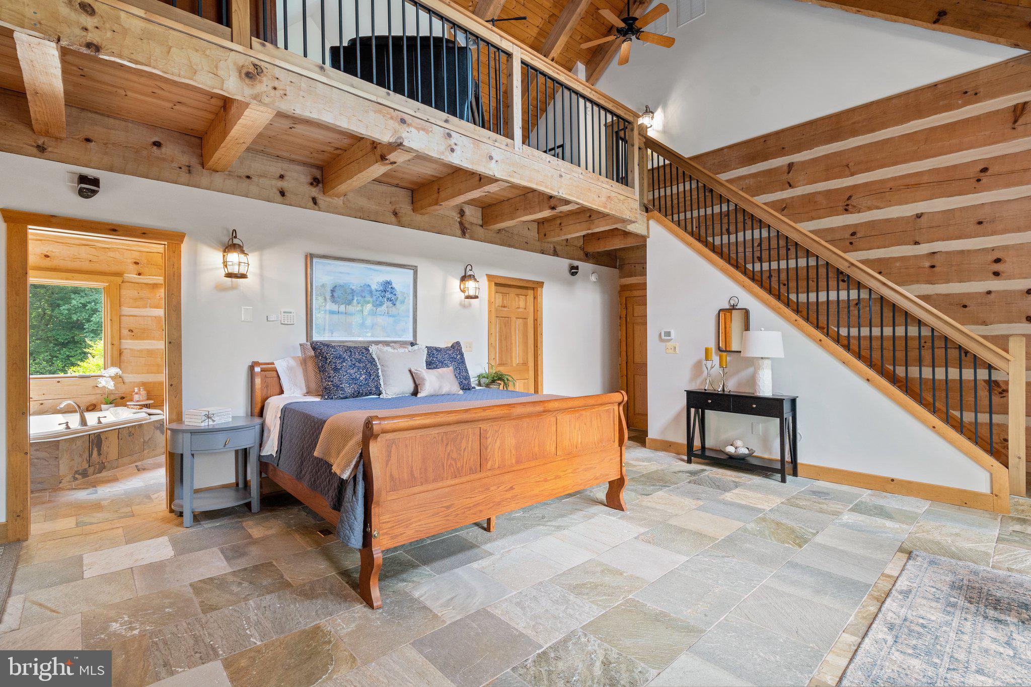 BETWEEN HILLS - Residential