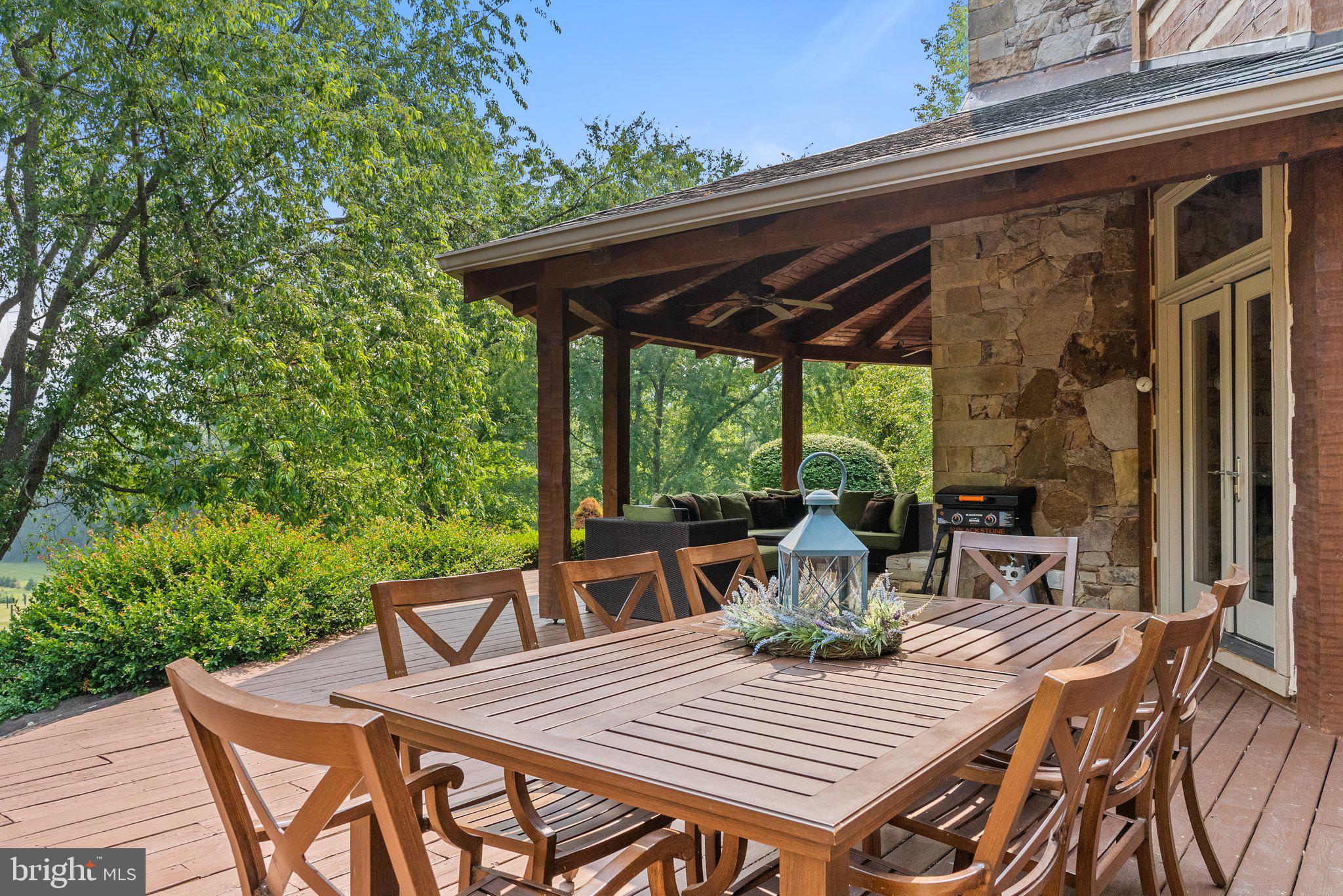 BETWEEN HILLS - Residential