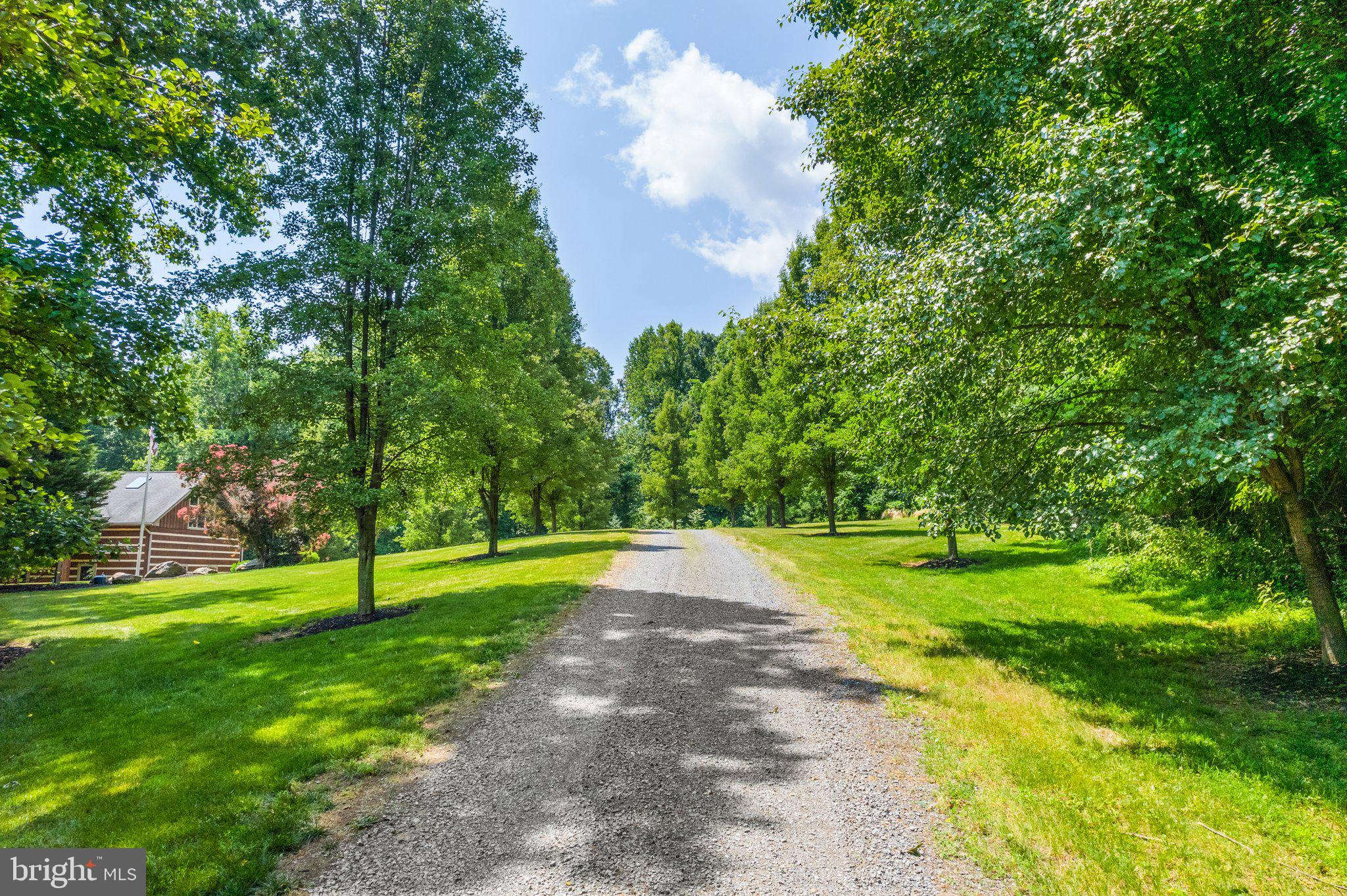 BETWEEN HILLS - Residential