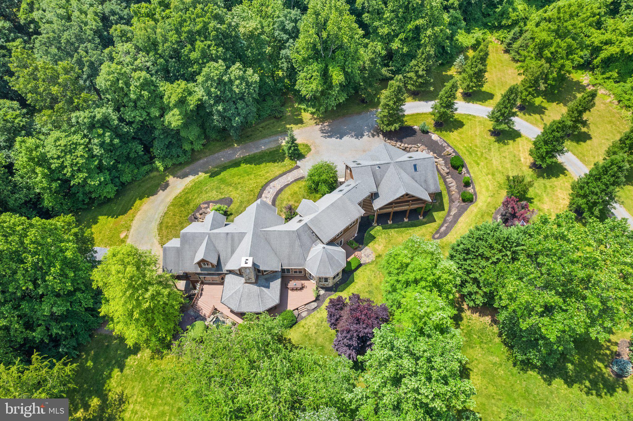 BETWEEN HILLS - Residential