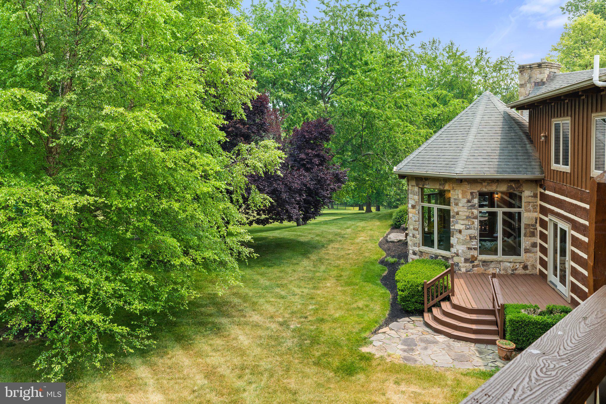 BETWEEN HILLS - Residential