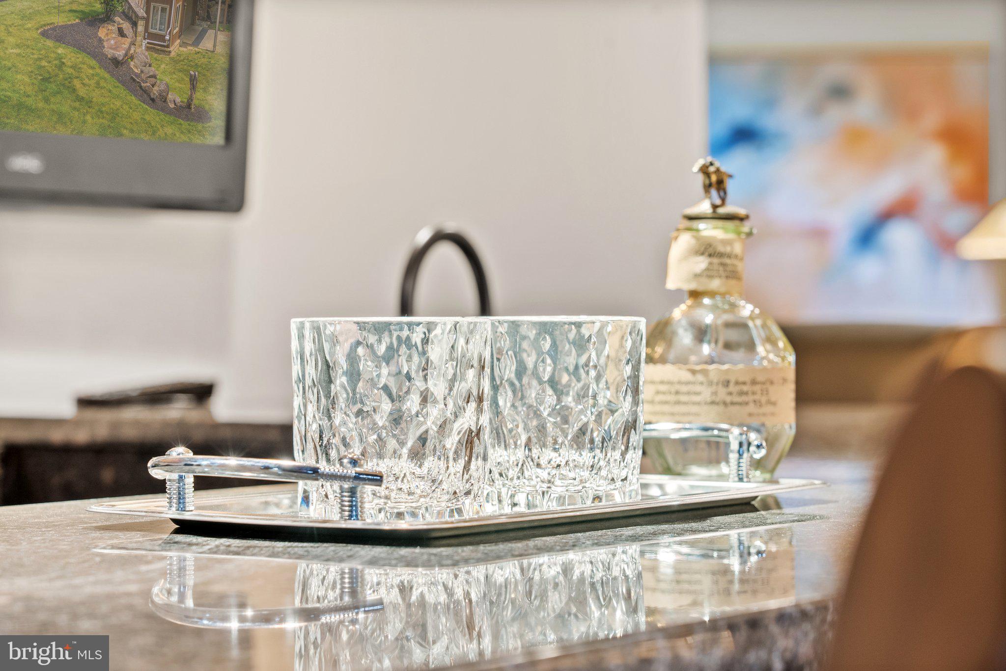 BETWEEN HILLS - Residential