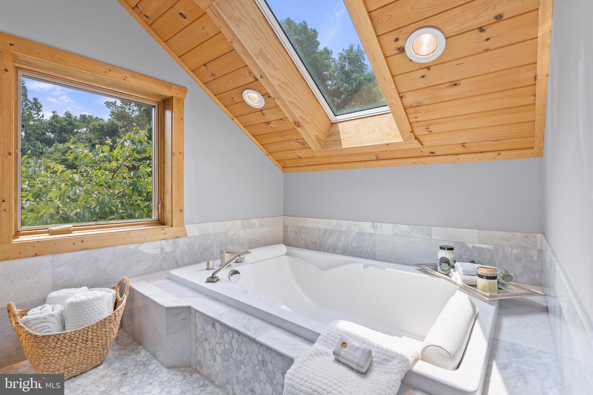 BETWEEN HILLS - Residential