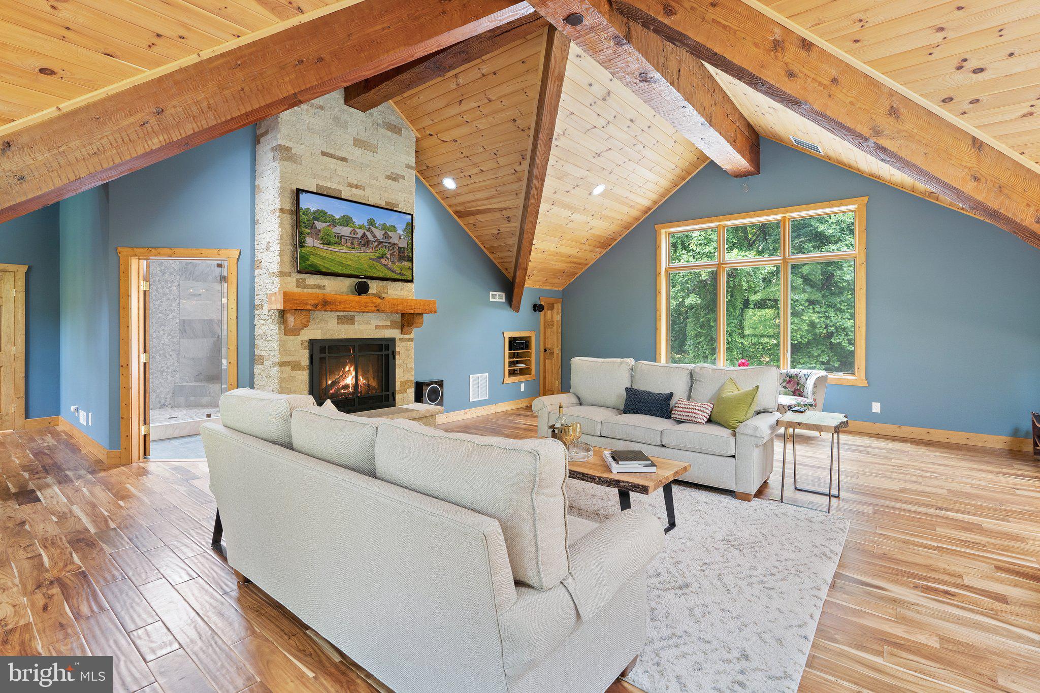 BETWEEN HILLS - Residential