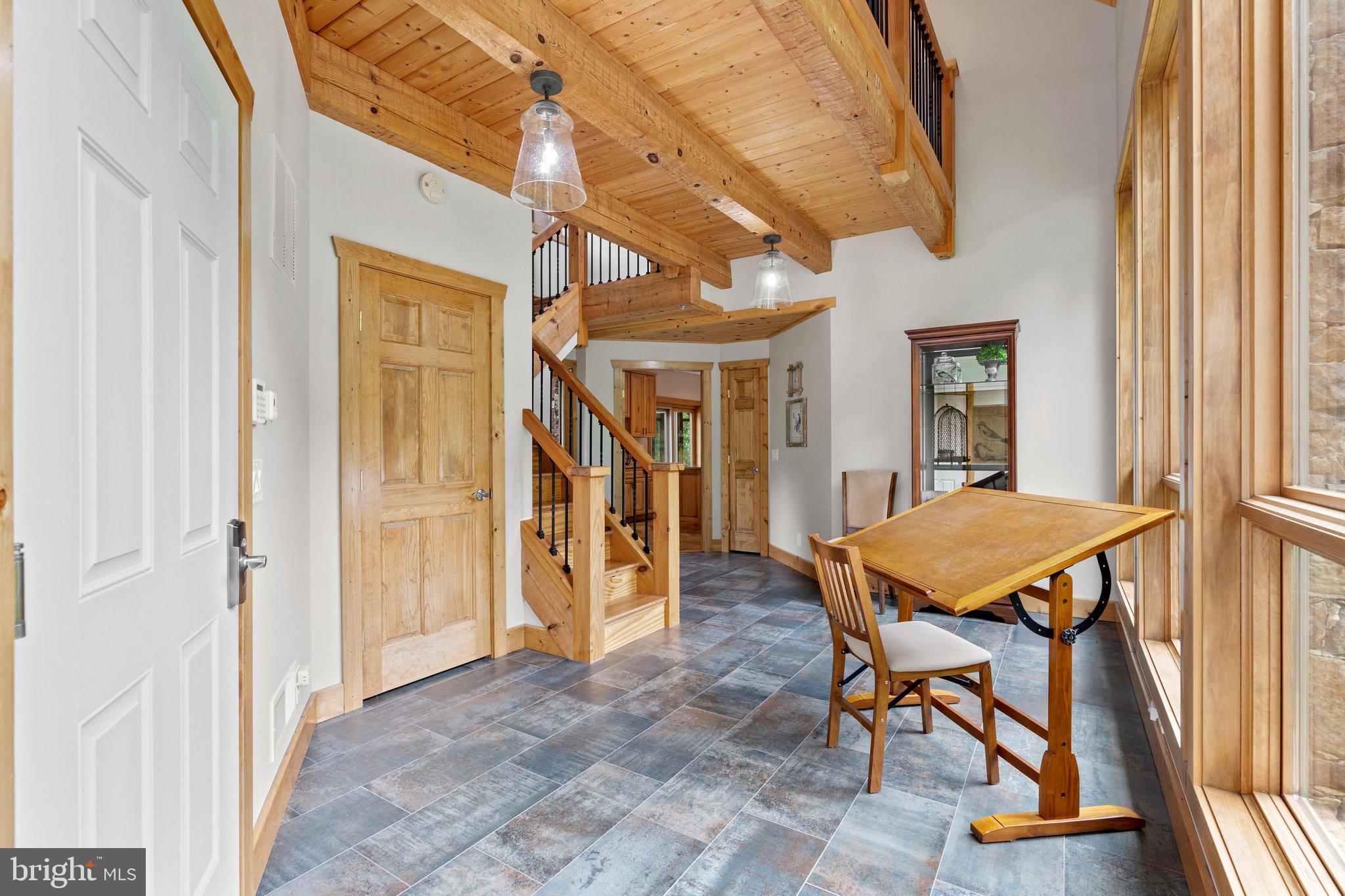 BETWEEN HILLS - Residential