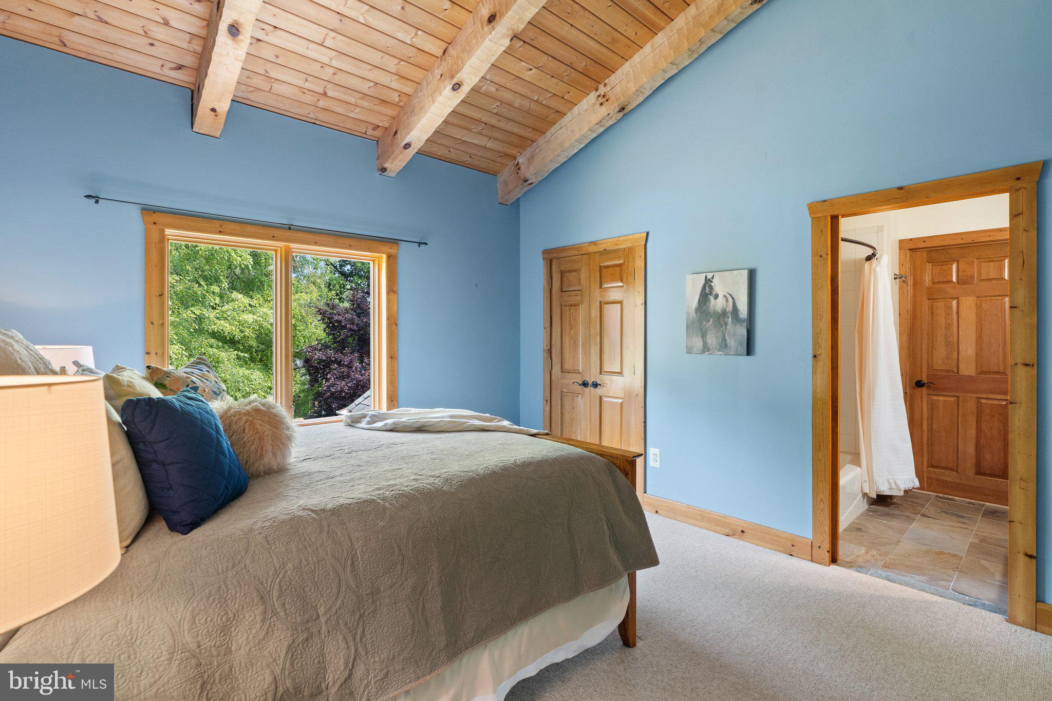 BETWEEN HILLS - Residential