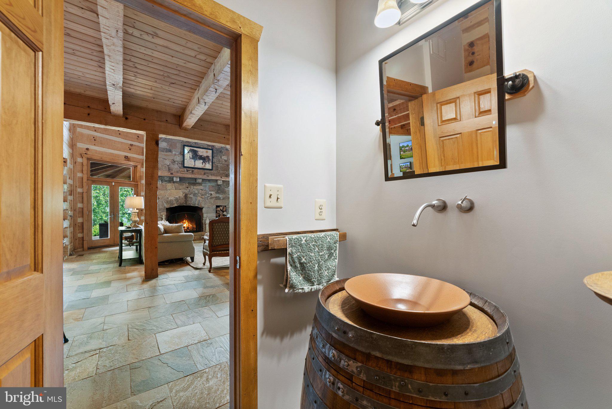 BETWEEN HILLS - Residential