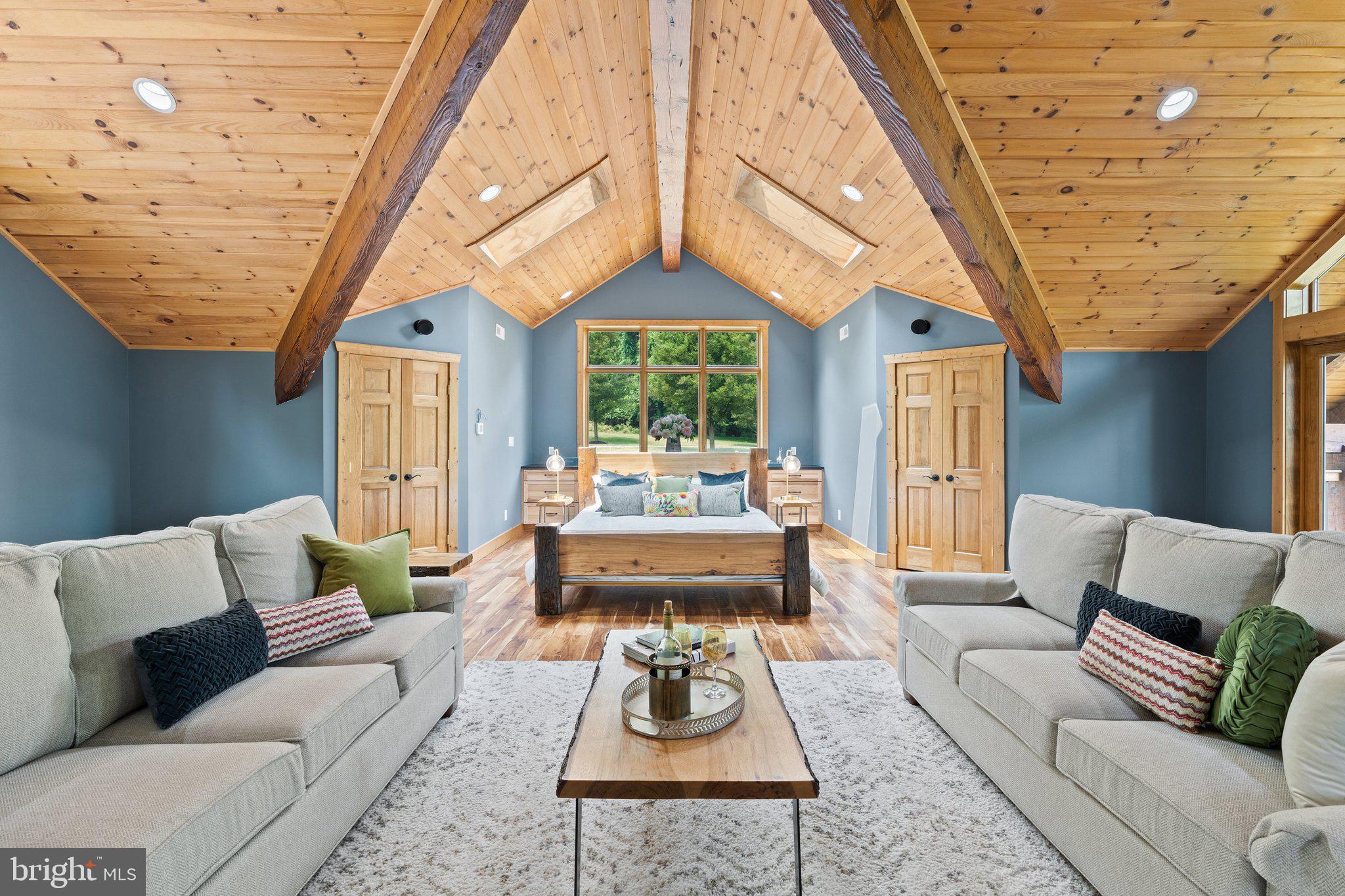 BETWEEN HILLS - Residential