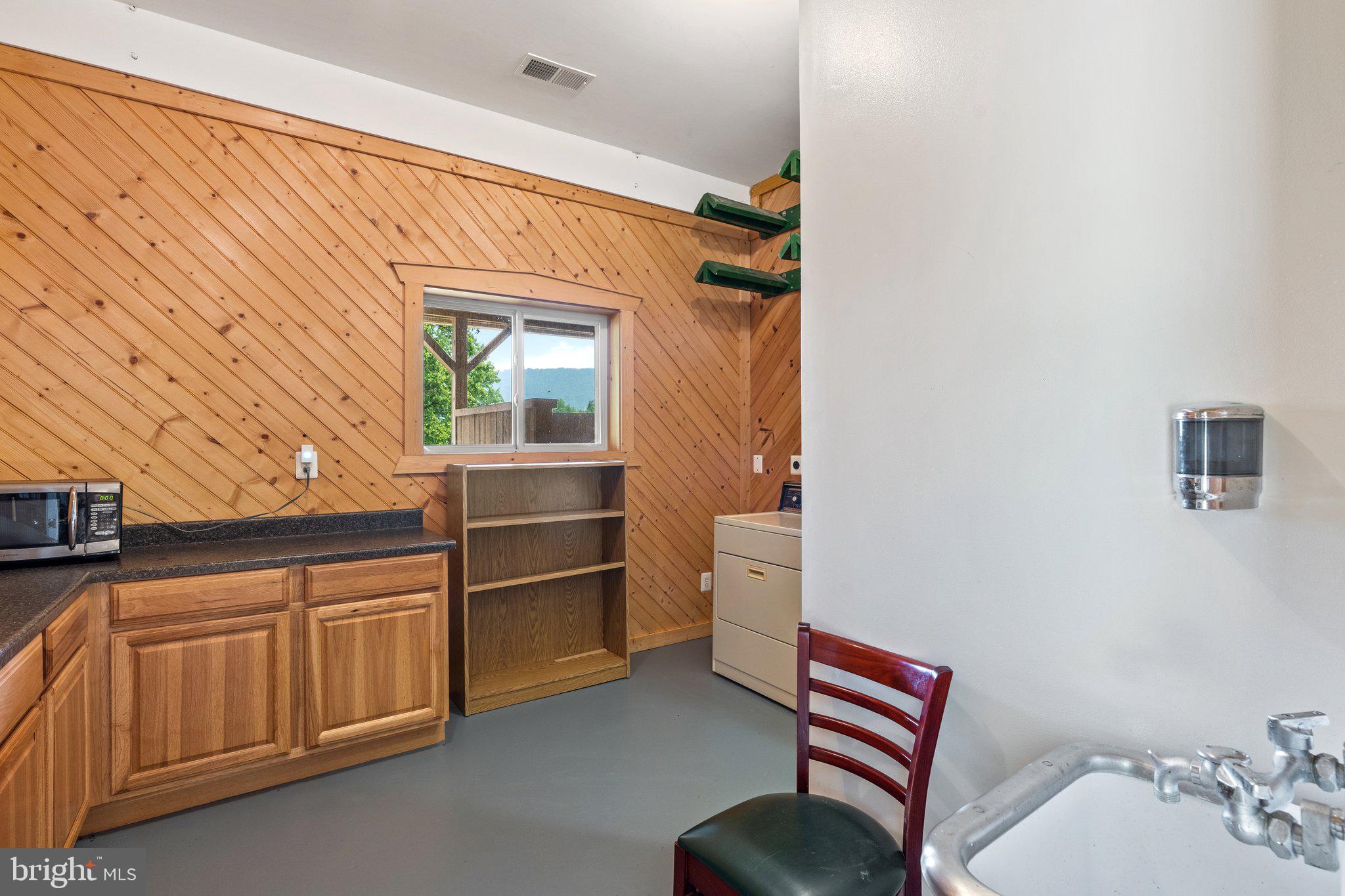 BETWEEN HILLS - Residential