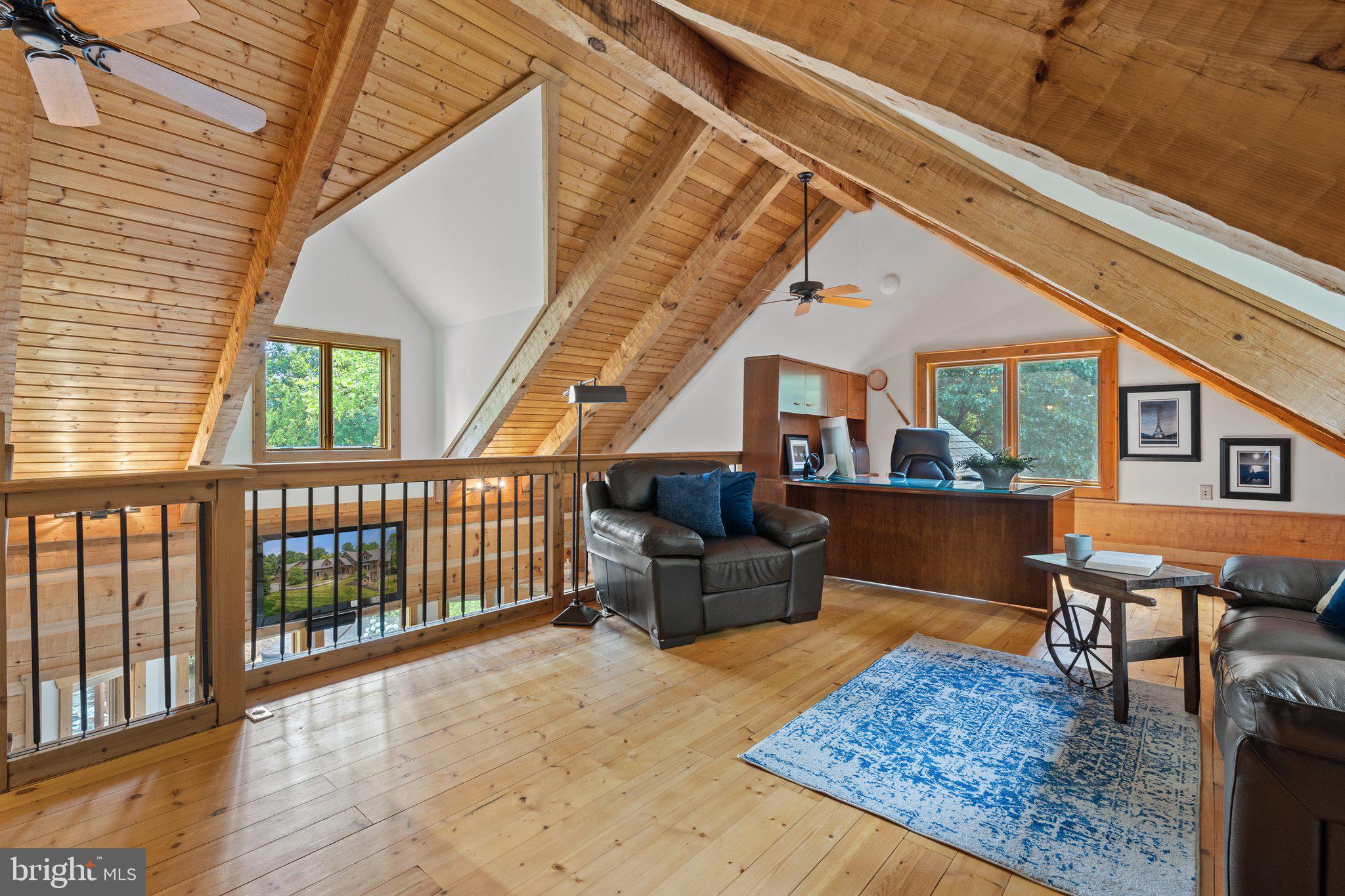 BETWEEN HILLS - Residential