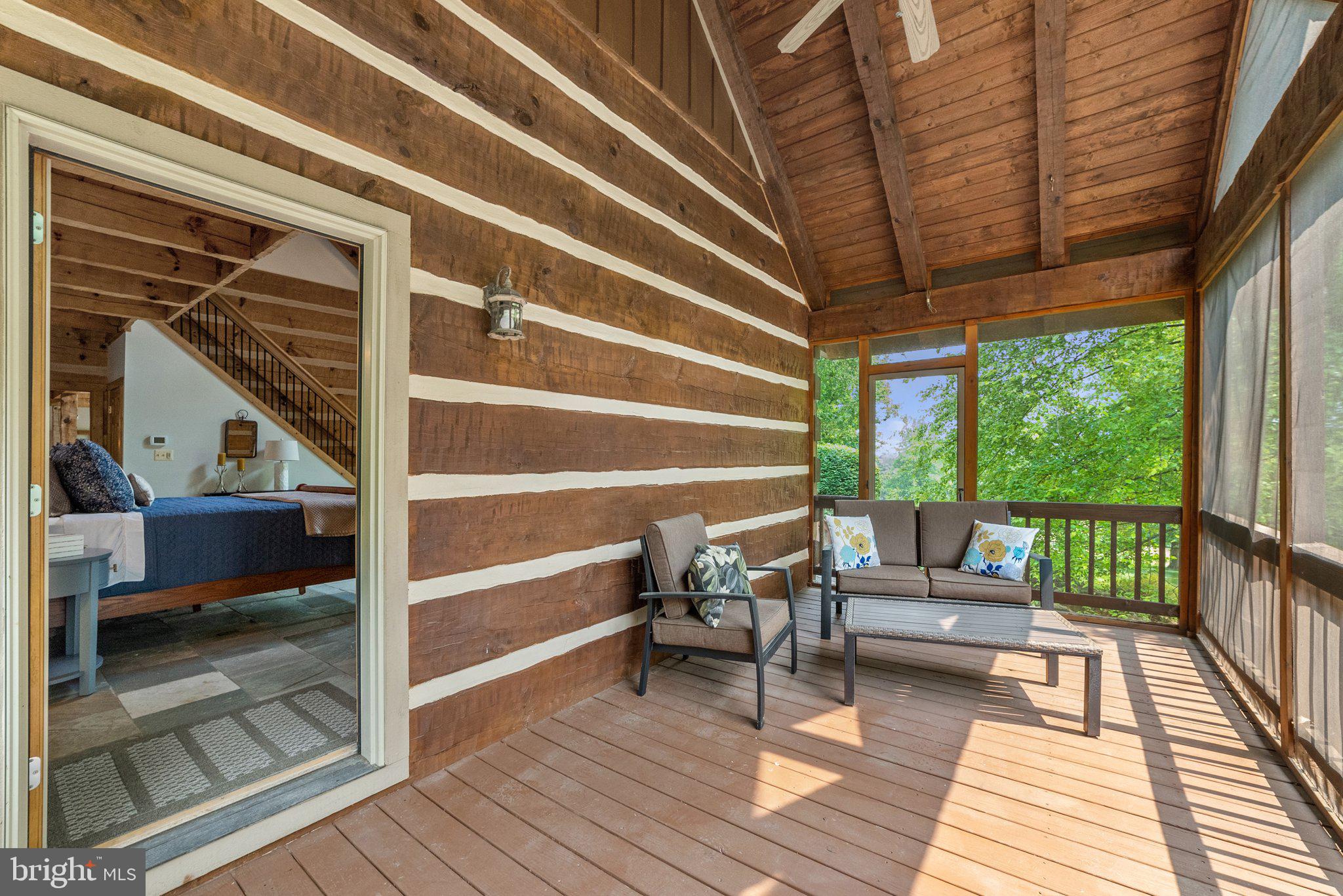 BETWEEN HILLS - Residential