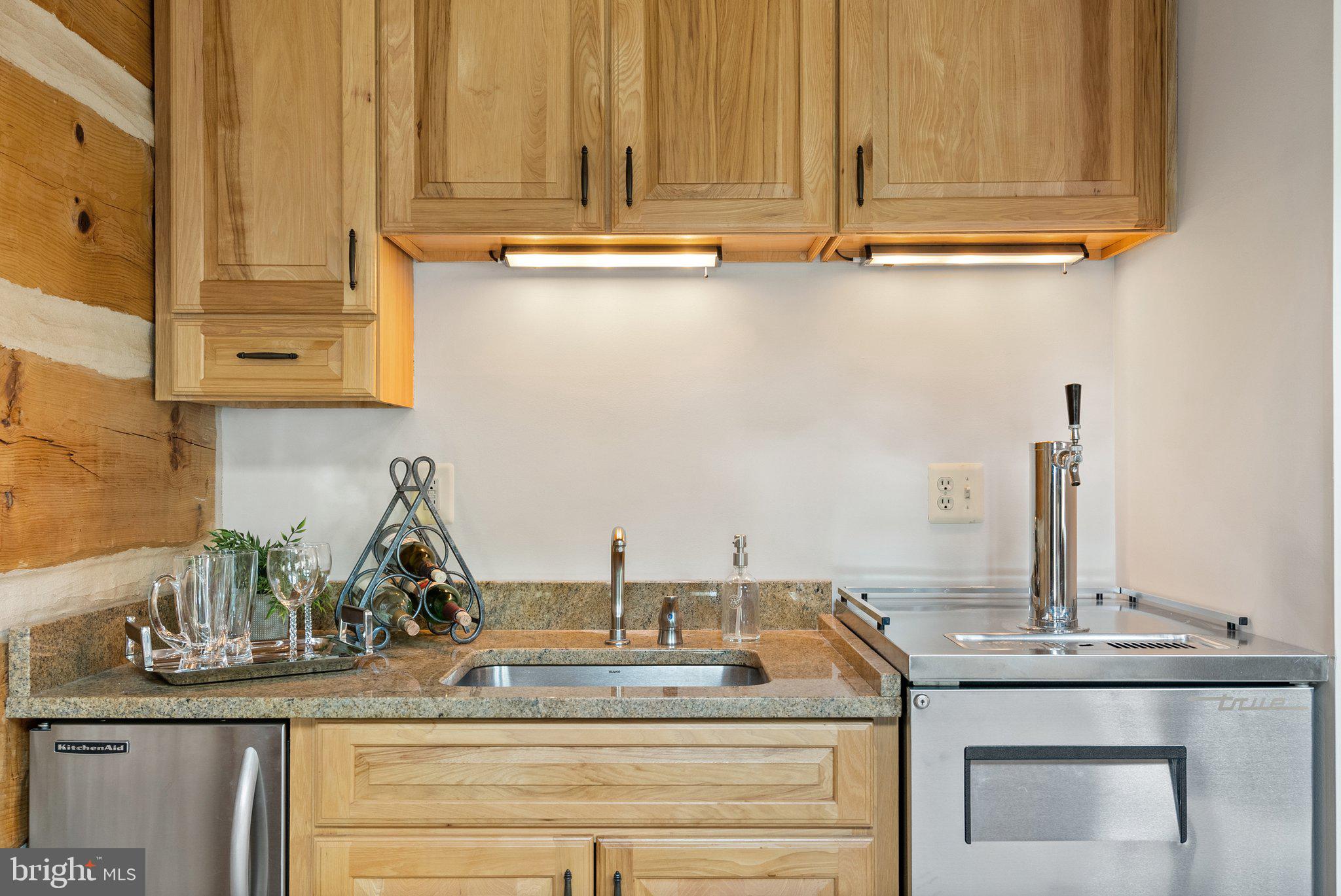 BETWEEN HILLS - Residential