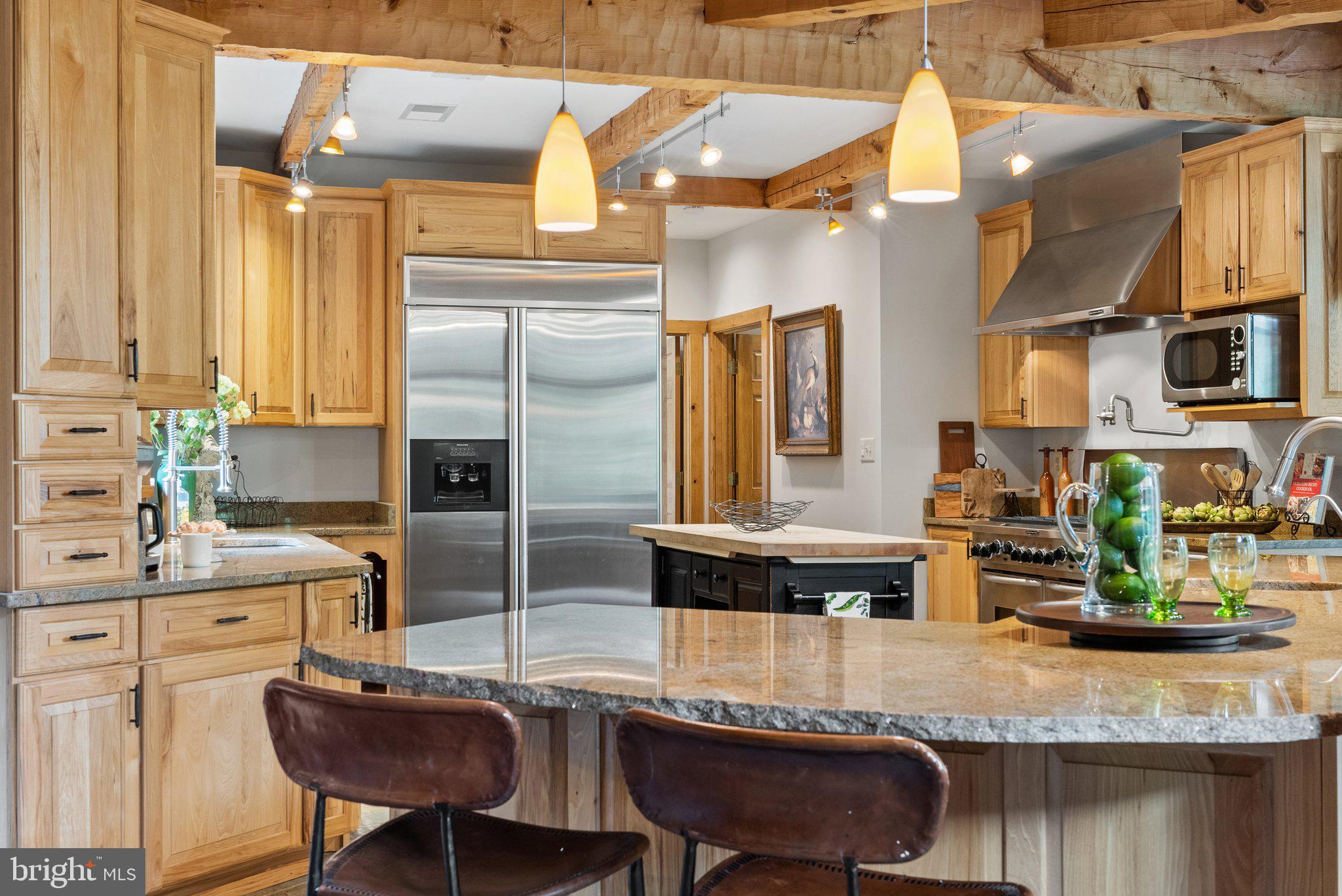 BETWEEN HILLS - Residential